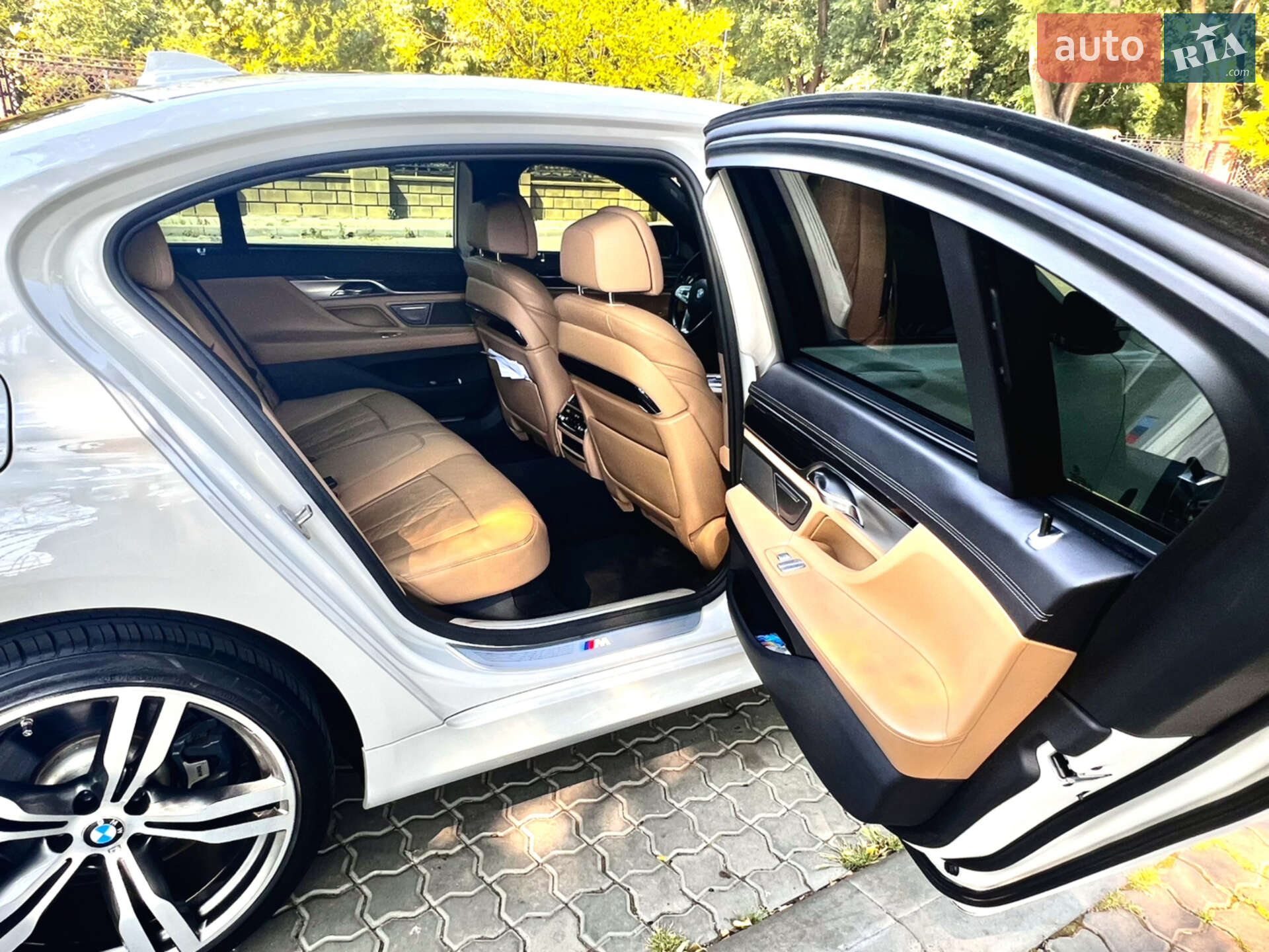 BMW 7 Series 2015 VIN WBA7E2C51GG547263 фото оголошення 16 з 19