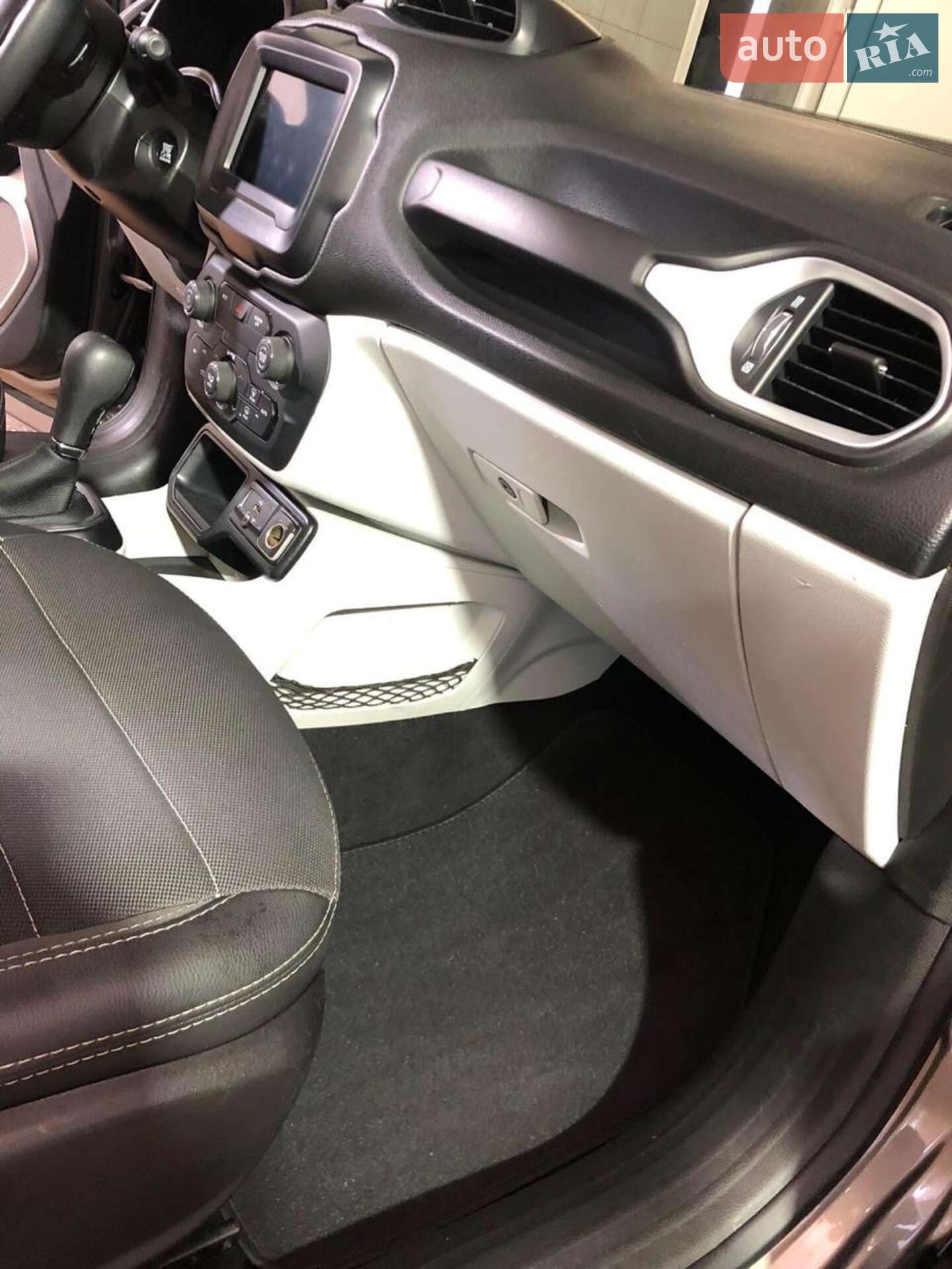 Jeep Renegade 2018 VIN ZACCJABB0JPJ30805 фото оголошення 14 з 18