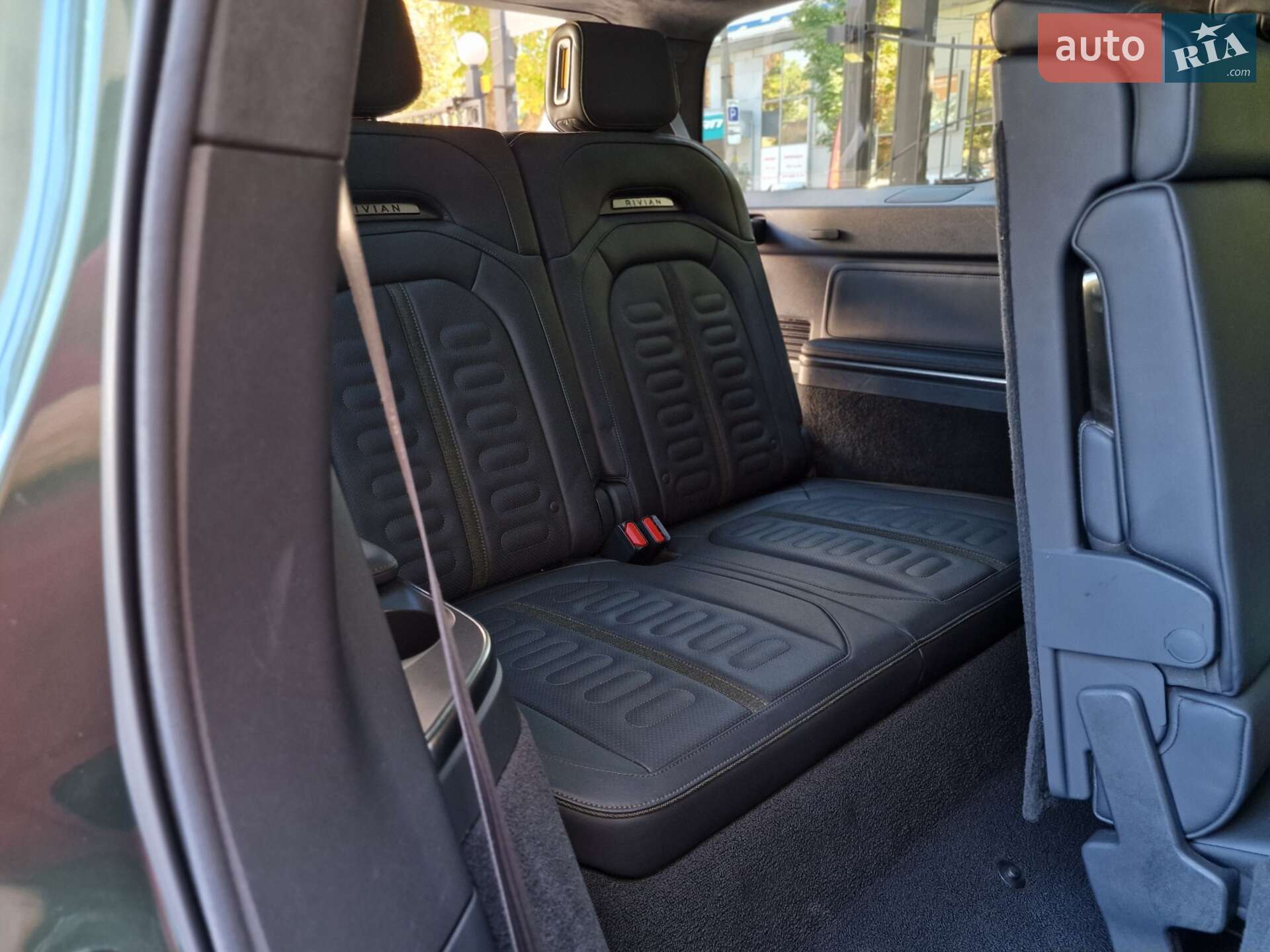 Rivian R1S 2023 VIN 7PDSGABA1PN008663 фото оголошення 53 з 91