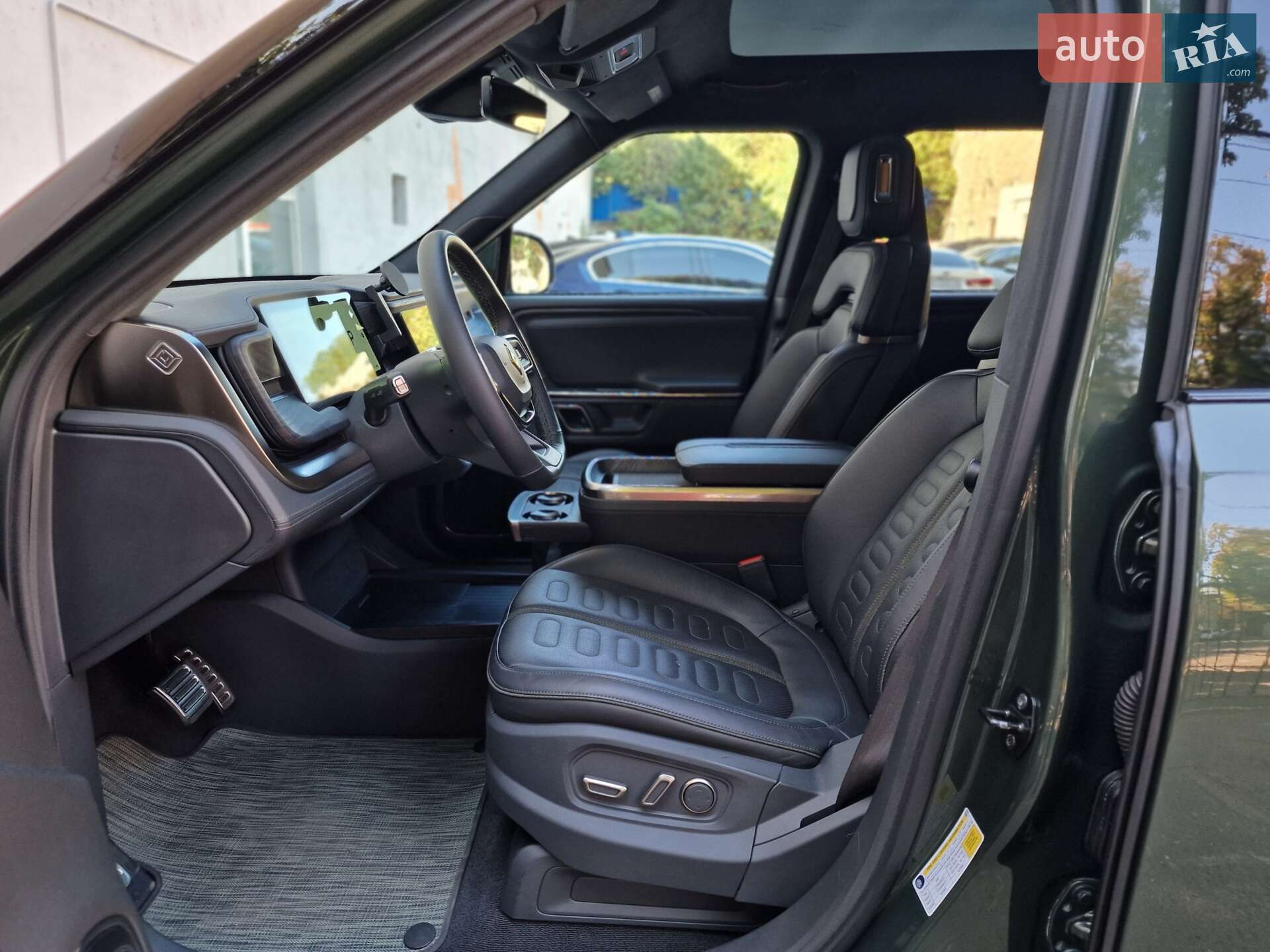 Rivian R1S 2023 VIN 7PDSGABA1PN008663 фото оголошення 56 з 91