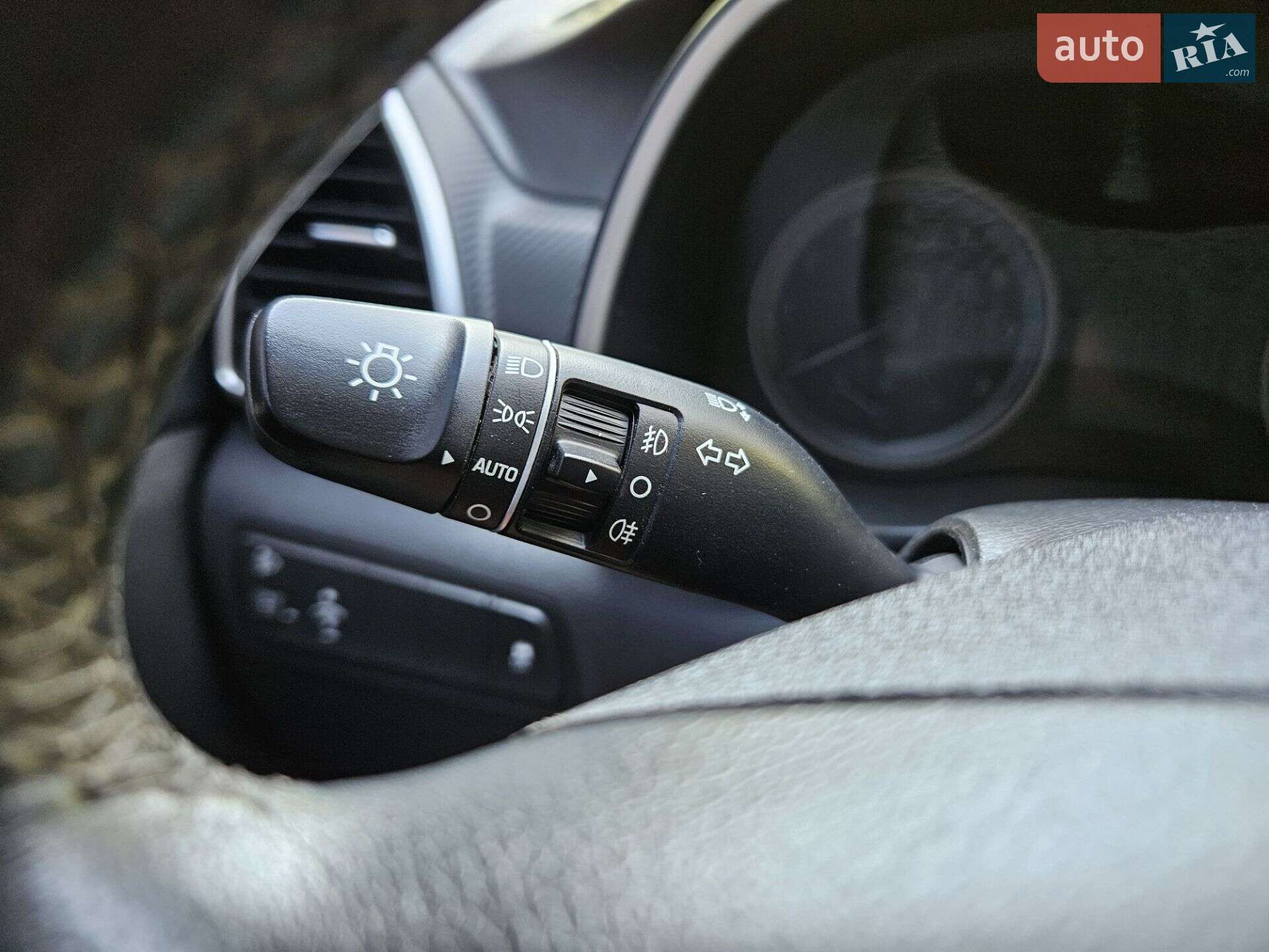 Hyundai Tucson 2018 VIN TMAJ3813BKJ718410 фото оголошення 14 з 26