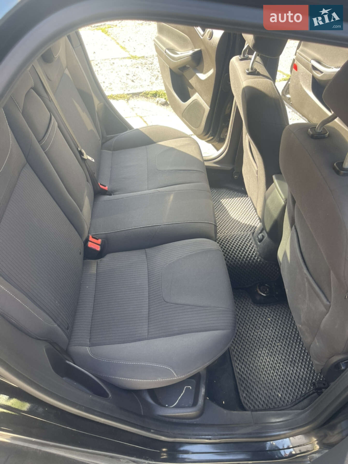 Ford Focus 2011 VIN WF0LXXGCBLBJ28327 фото оголошення 7 з 14