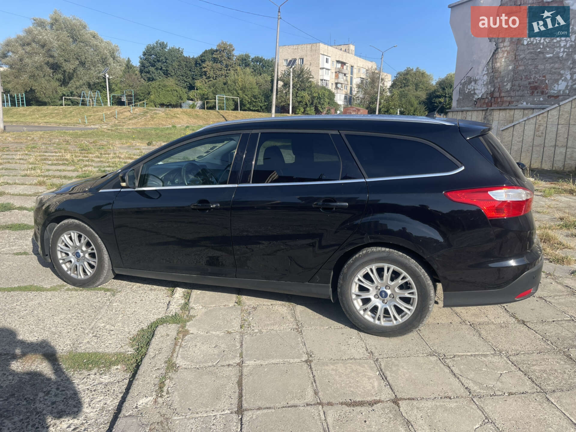 Ford Focus 2011 VIN WF0LXXGCBLBJ28327 фото оголошення 4 з 14