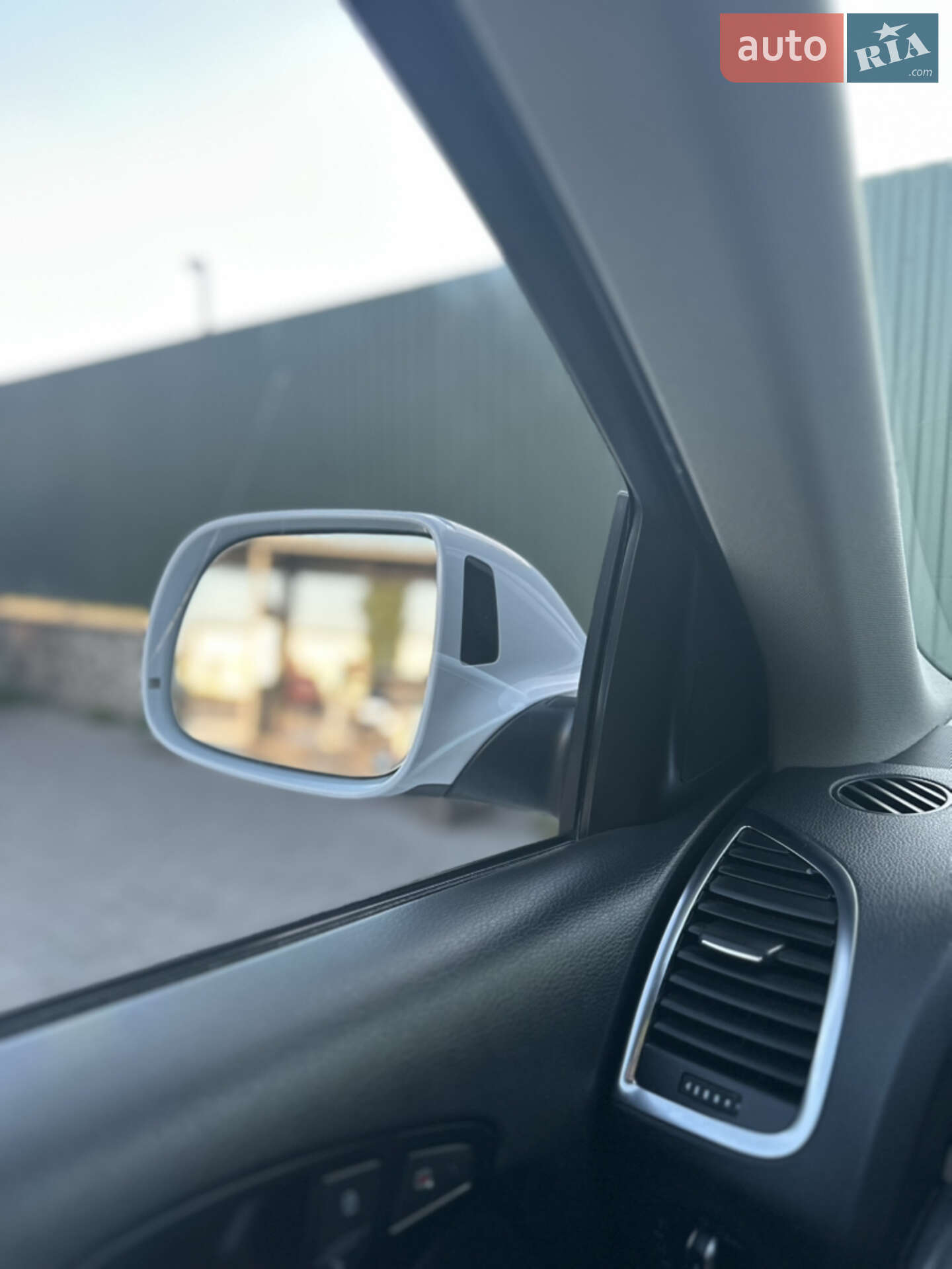 Audi Q7 2013 VIN WA1LGAFE4ED003818 фото оголошення 7 з 21