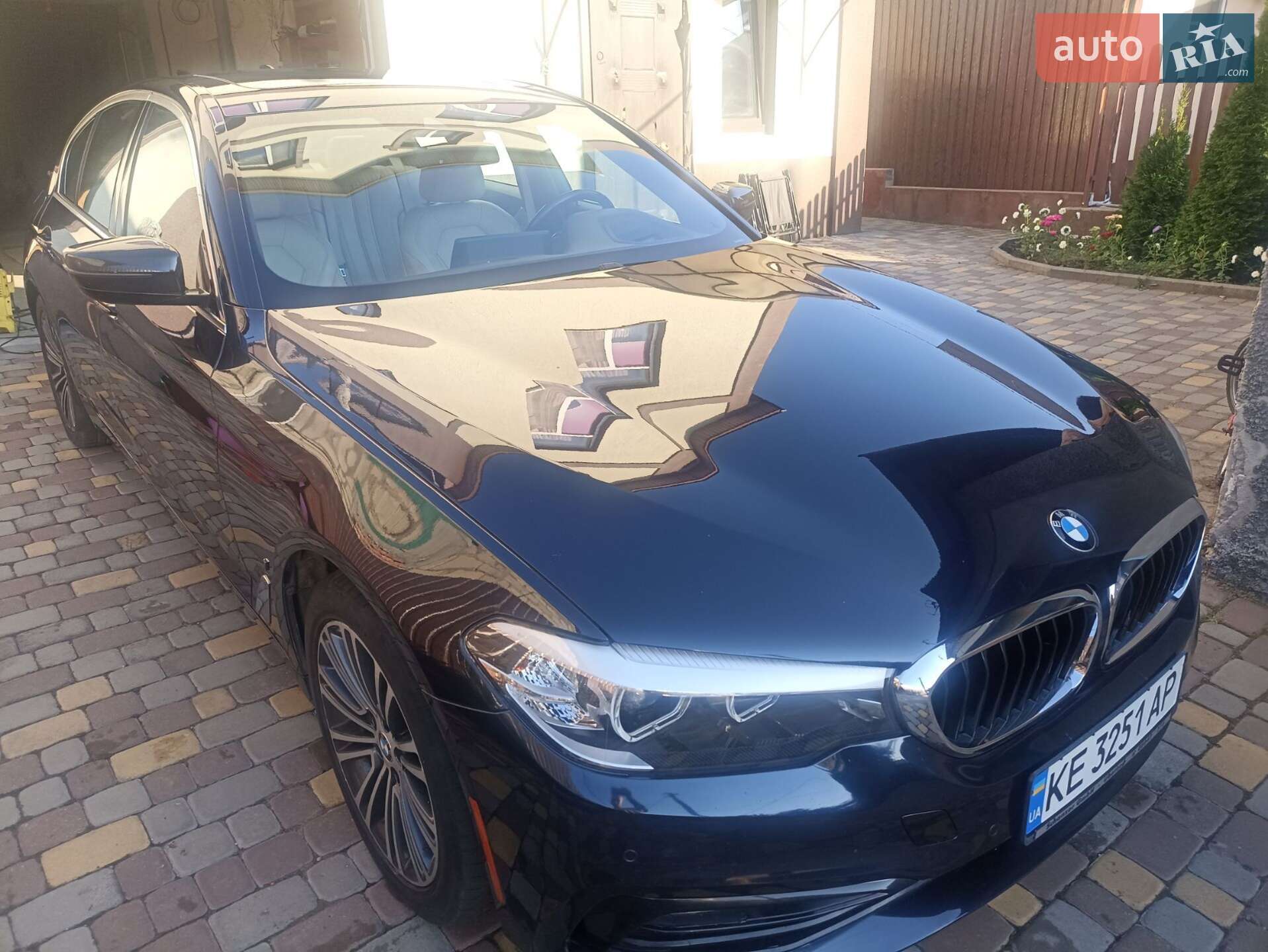 BMW 5 Series 2018 VIN WBAJA9C51JB252646 фото оголошення 3 з 62