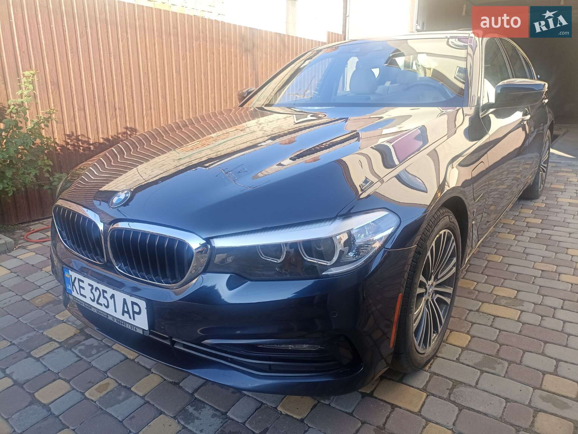 BMW 5 Series 2018 VIN WBAJA9C51JB252646 фото оголошення 2 з 62