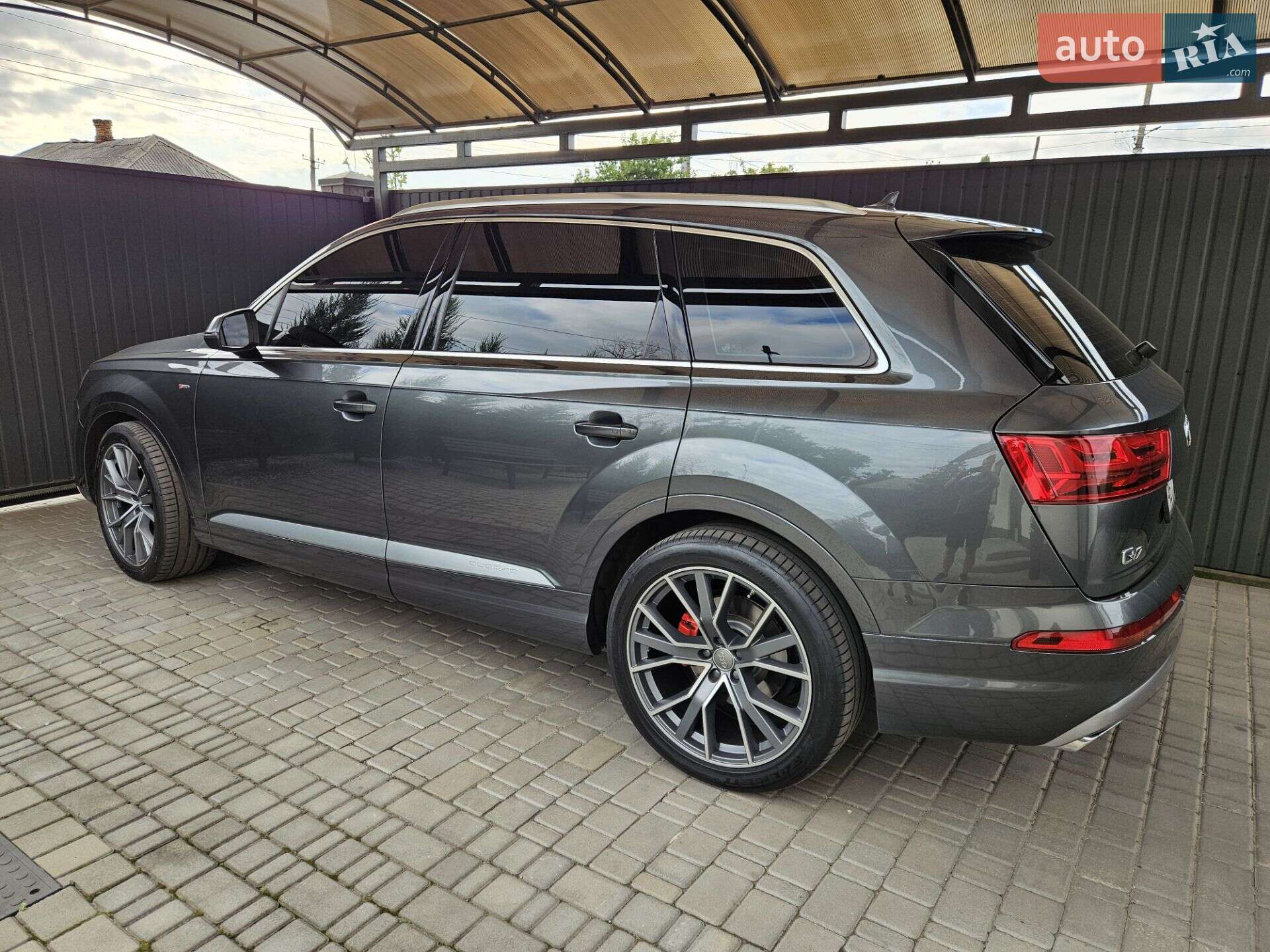 Audi Q7 2018 VIN WAUZZZ4M2KD000718 фото оголошення 14 з 23