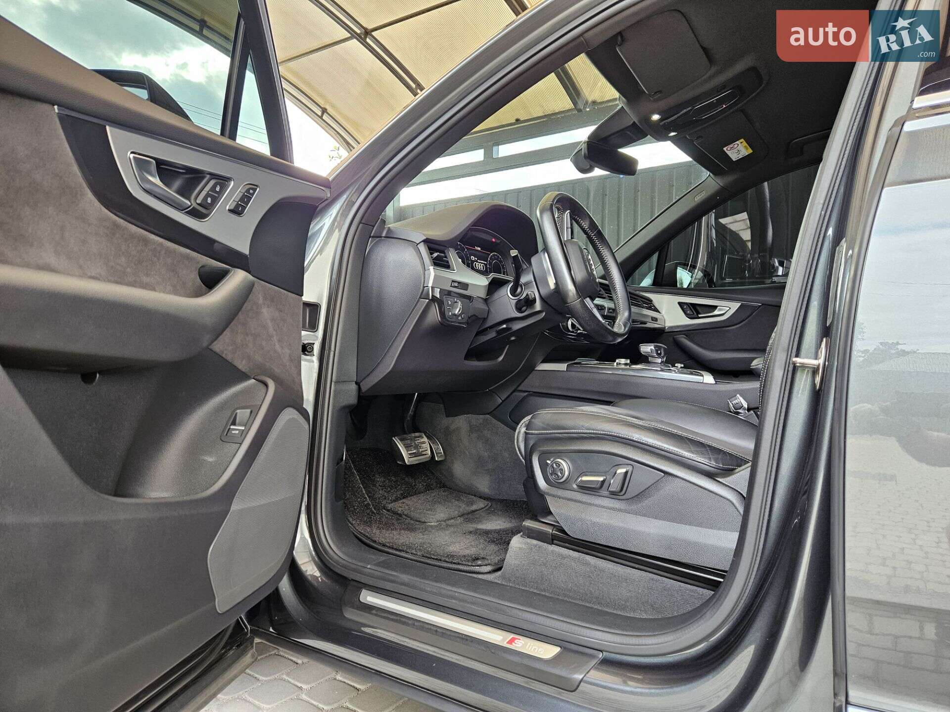 Audi Q7 2018 VIN WAUZZZ4M2KD000718 фото оголошення 17 з 23