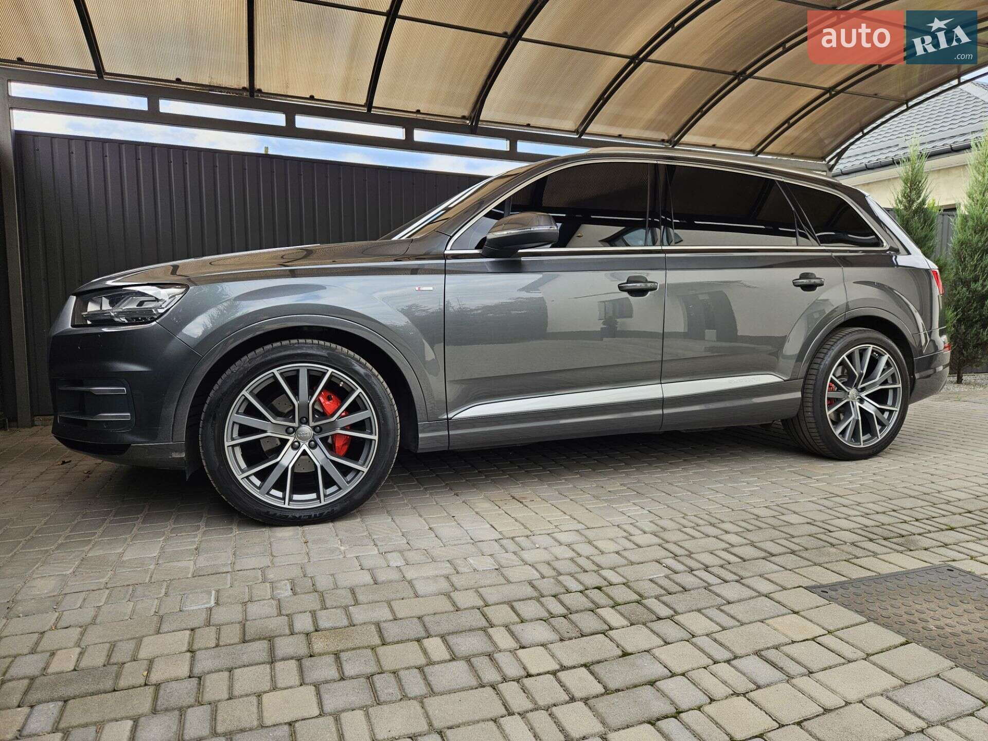 Audi Q7 2018 VIN WAUZZZ4M2KD000718 фото оголошення 18 з 23