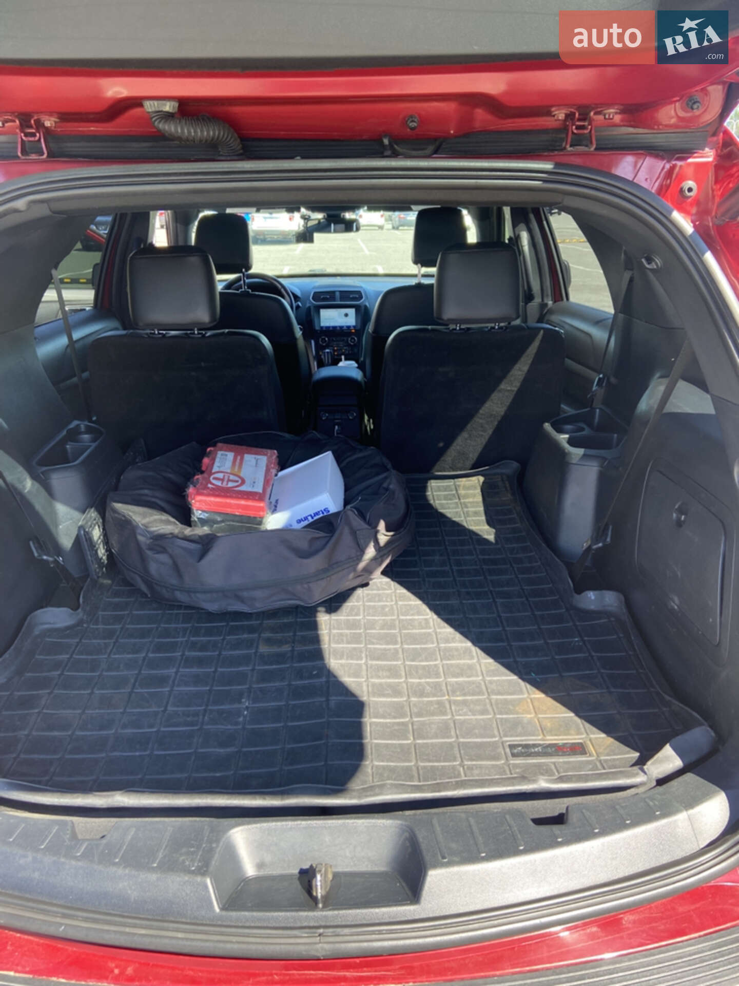 Ford Explorer 2018 VIN 1FM5K8D88JGC04189 фото оголошення 16 з 19