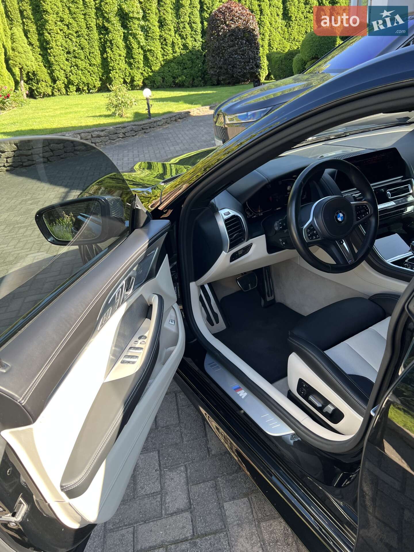 BMW 8 Series Gran Coupe 2020 VIN WBAGW41050CF42681 фото оголошення 16 з 38