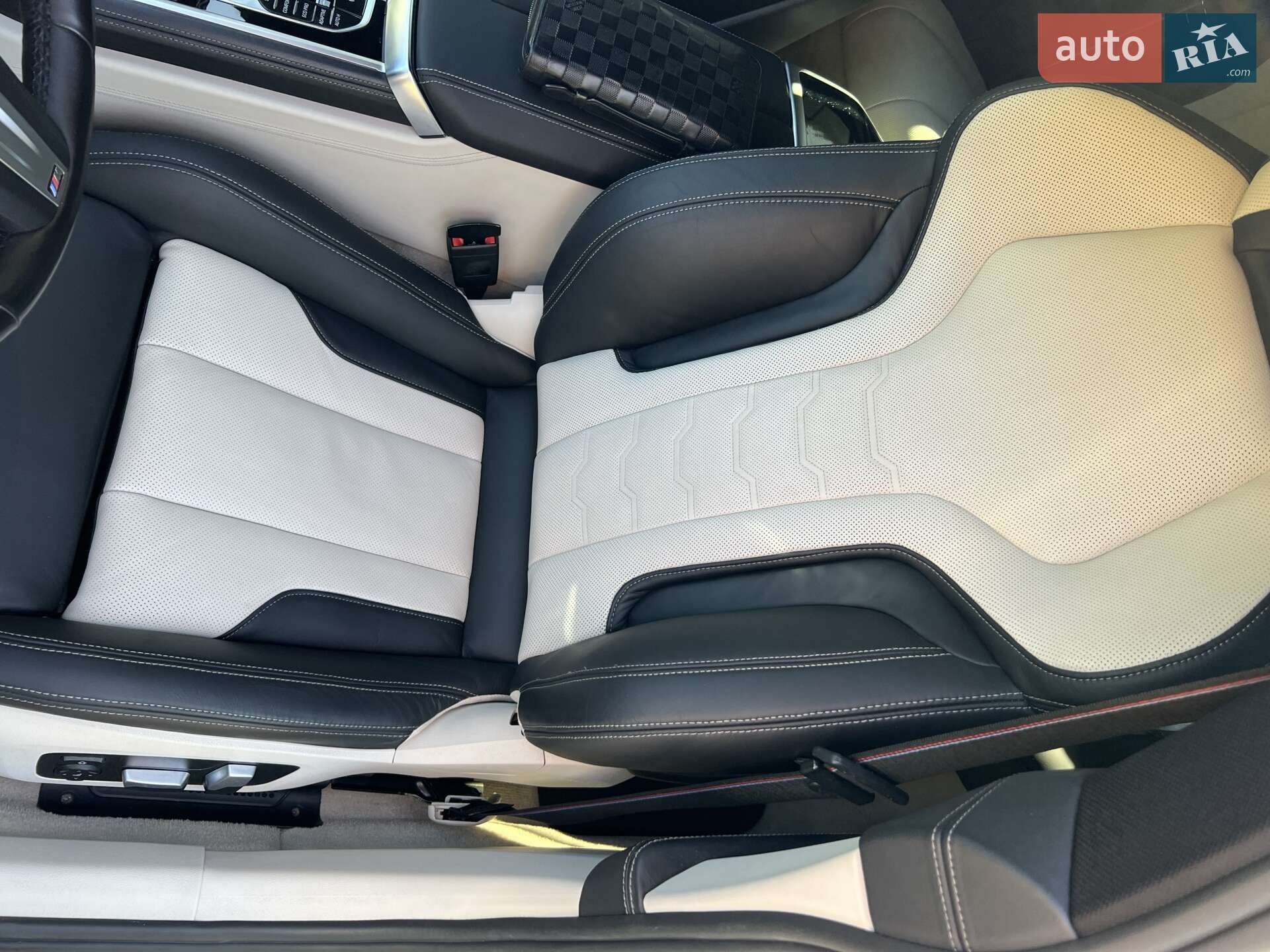 BMW 8 Series Gran Coupe 2020 VIN WBAGW41050CF42681 фото оголошення 21 з 38