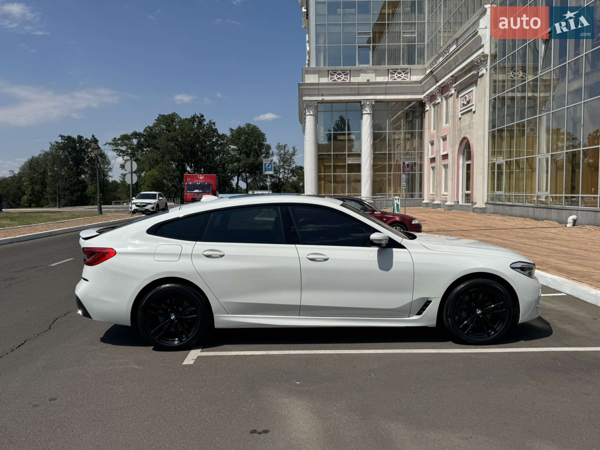 BMW 6 Series GT 2018 VIN WBAJV6C5XKBK08200 фото оголошення 7 з 45