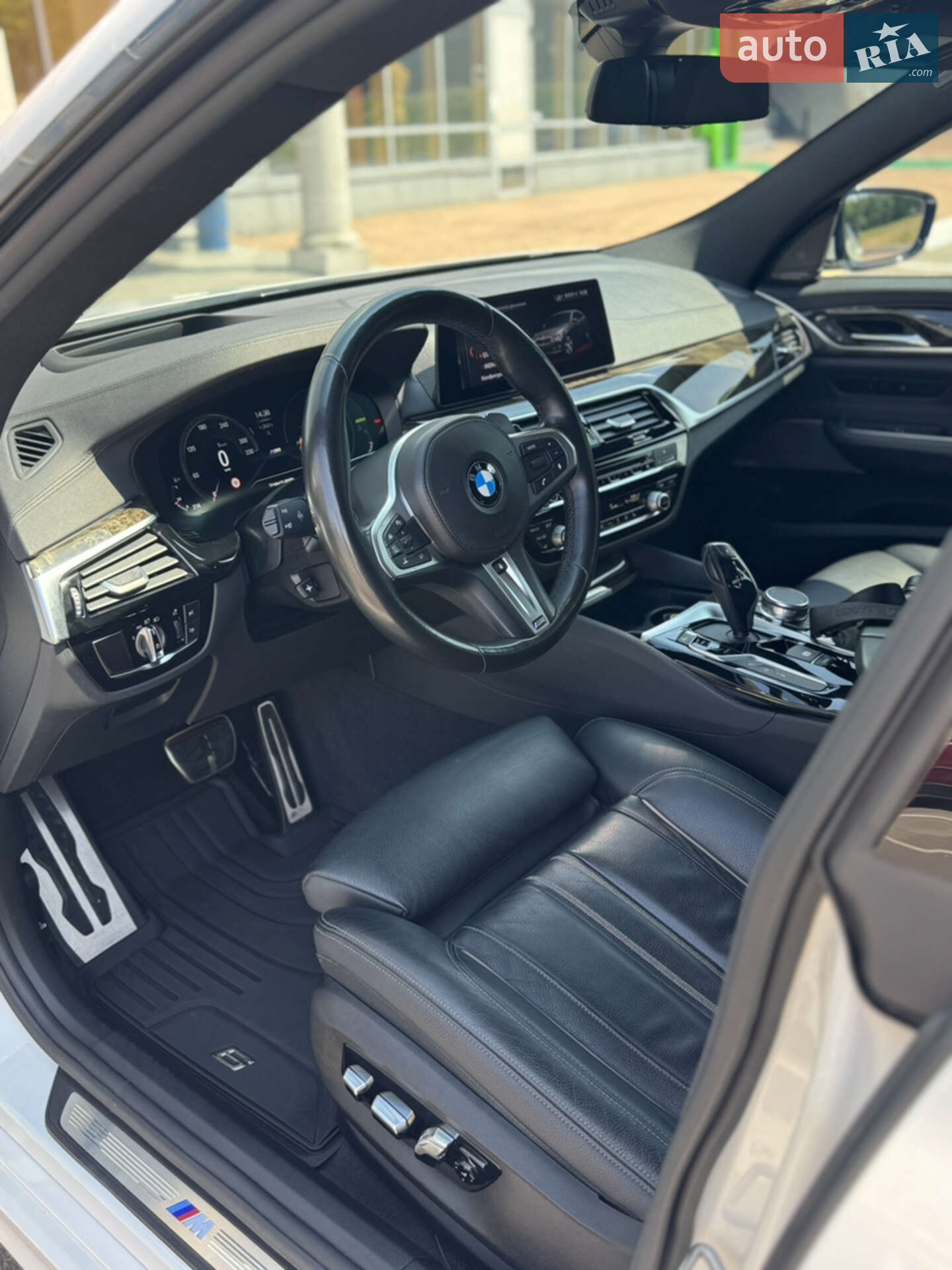 BMW 6 Series GT 2018 VIN WBAJV6C5XKBK08200 фото оголошення 36 з 45