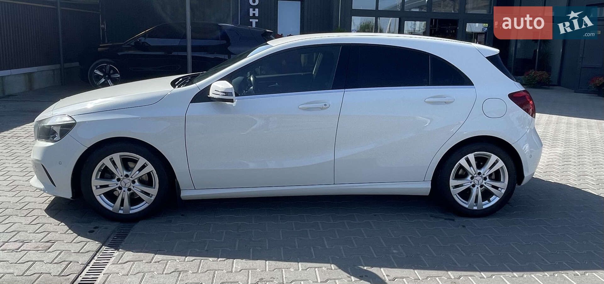 Mercedes-Benz A-Class 2016 VIN WDD1760411J445528 фото оголошення 4 з 20