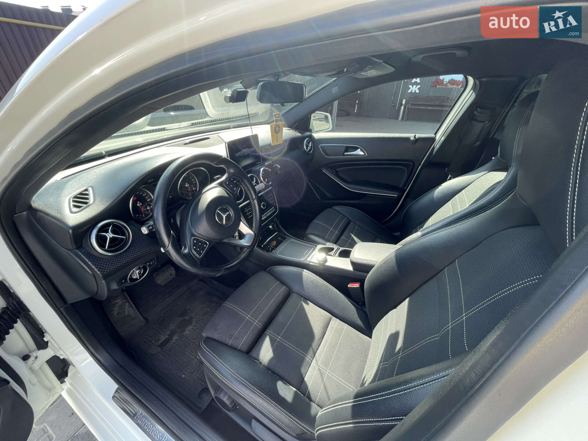 Mercedes-Benz A-Class 2016 VIN WDD1760411J445528 фото оголошення 8 з 20