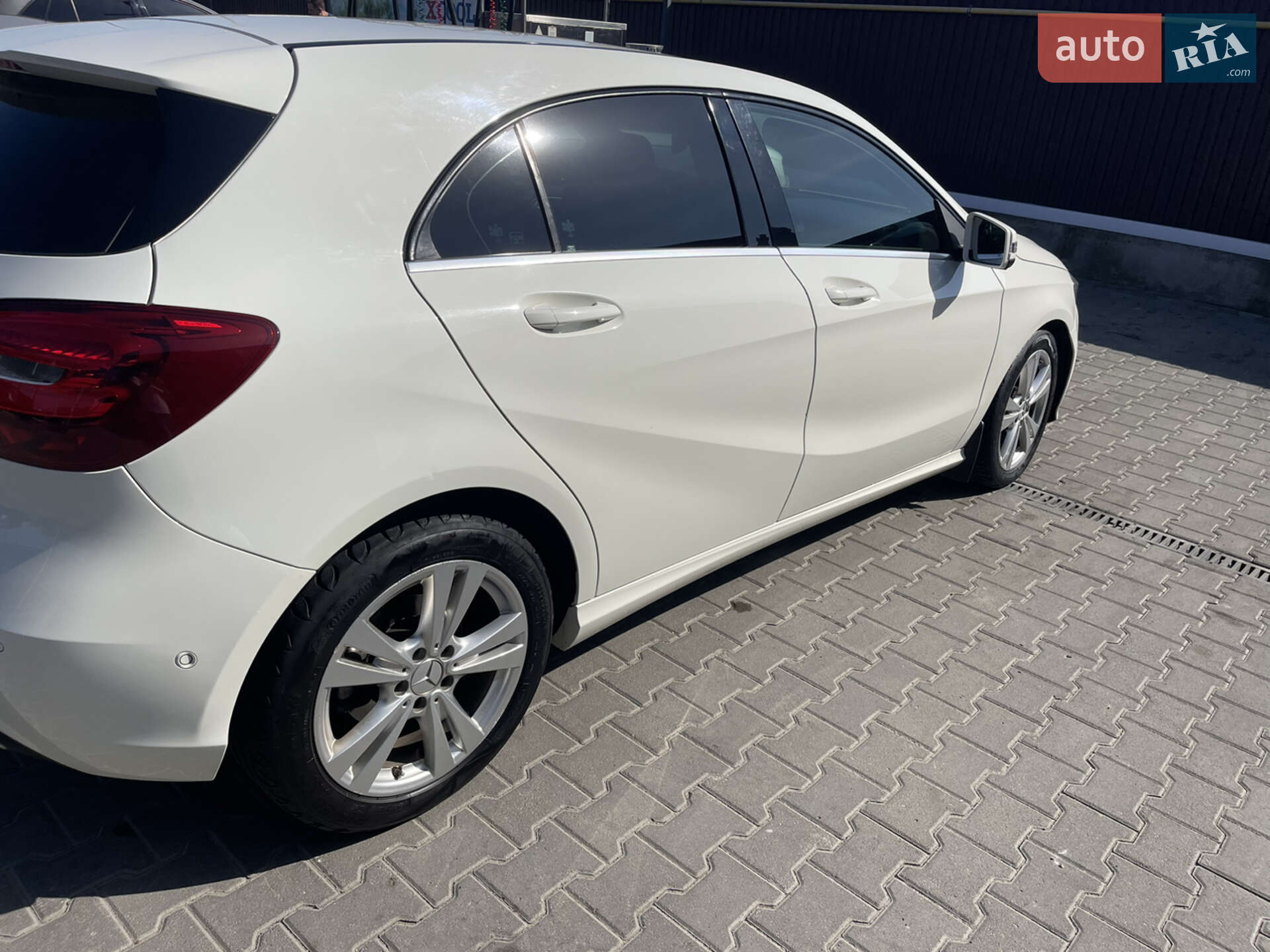 Mercedes-Benz A-Class 2016 VIN WDD1760411J445528 фото оголошення 16 з 20
