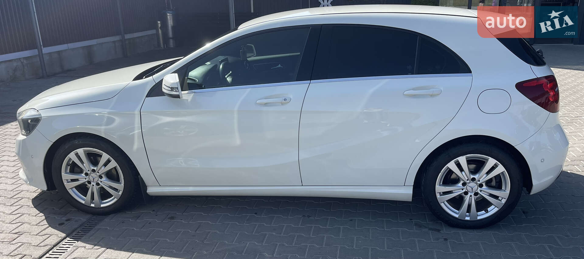 Mercedes-Benz A-Class 2016 VIN WDD1760411J445528 фото оголошення 19 з 20