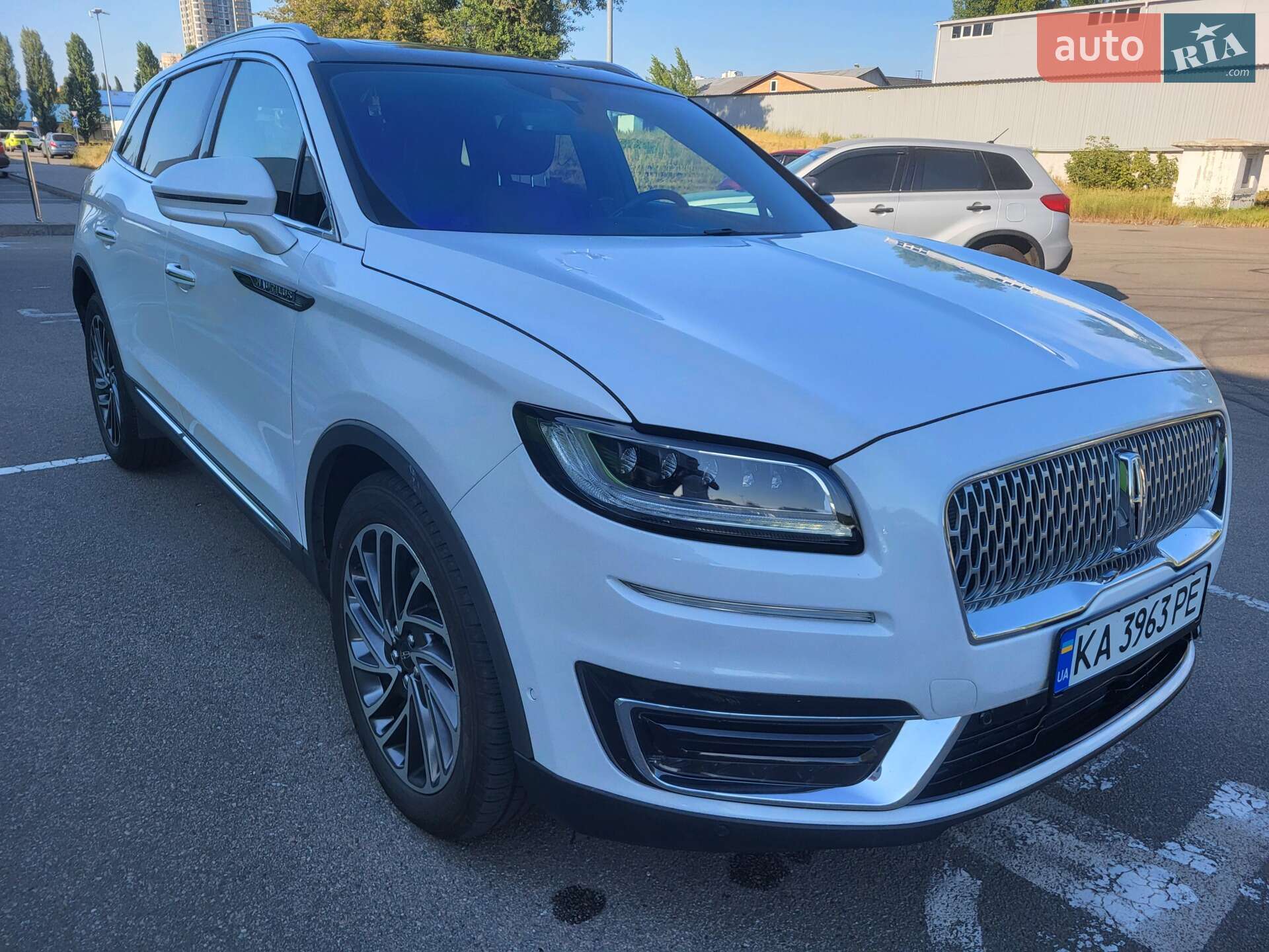 Lincoln Nautilus 2019 VIN 2LMPJ6K98LBL04383 фото оголошення 2 з 45