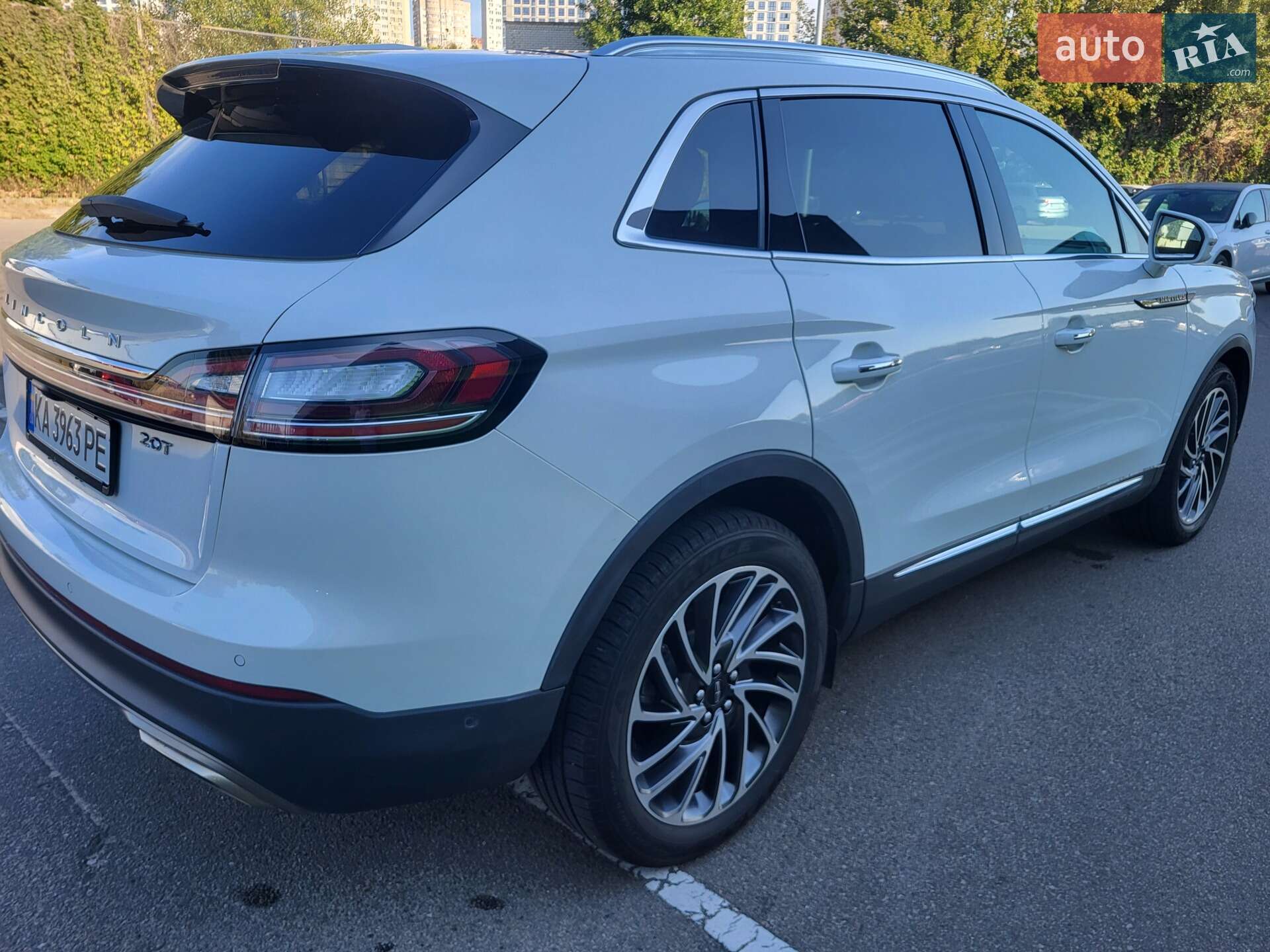 Lincoln Nautilus 2019 VIN 2LMPJ6K98LBL04383 фото оголошення 3 з 45