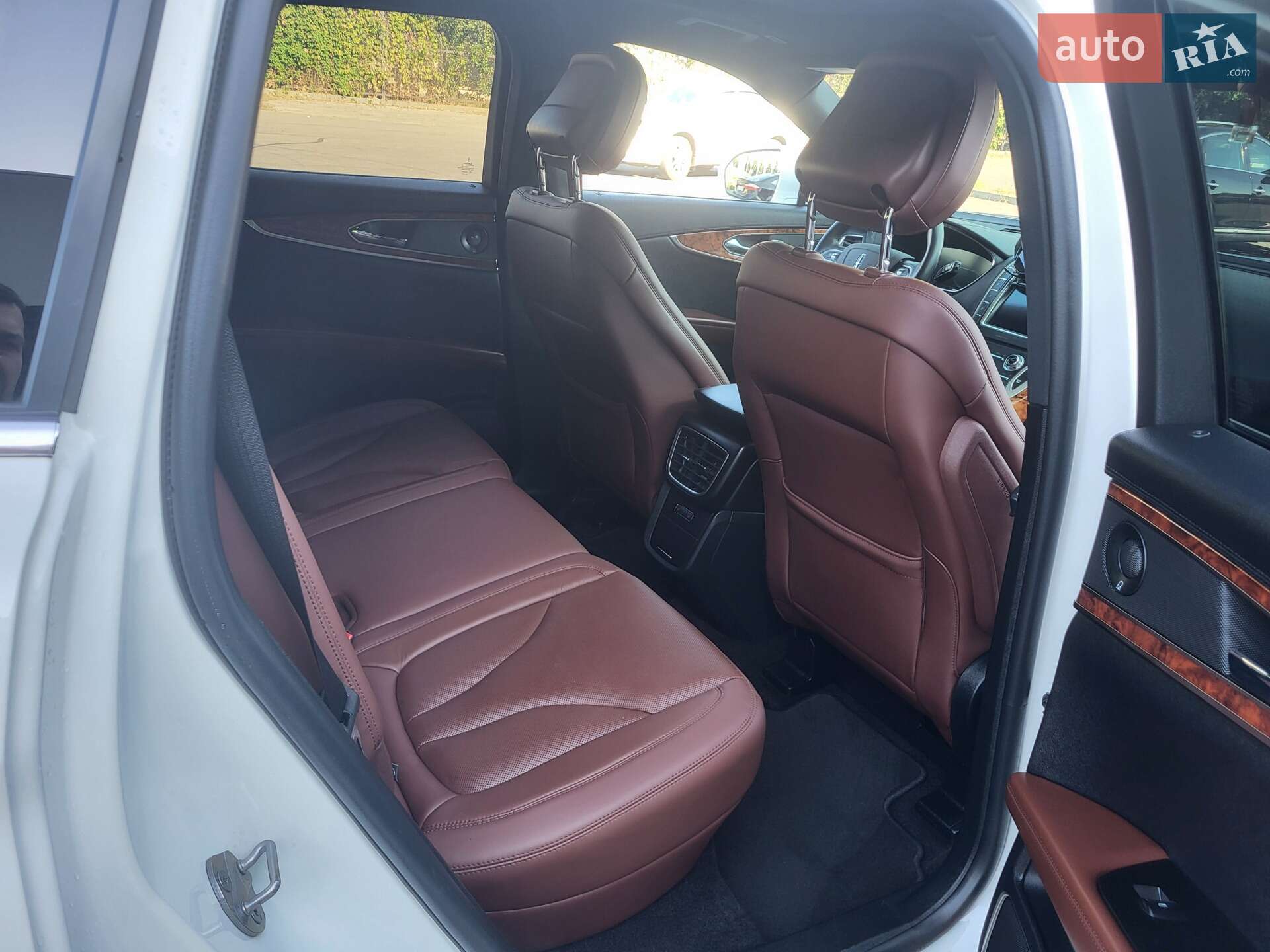 Lincoln Nautilus 2019 VIN 2LMPJ6K98LBL04383 фото оголошення 10 з 45