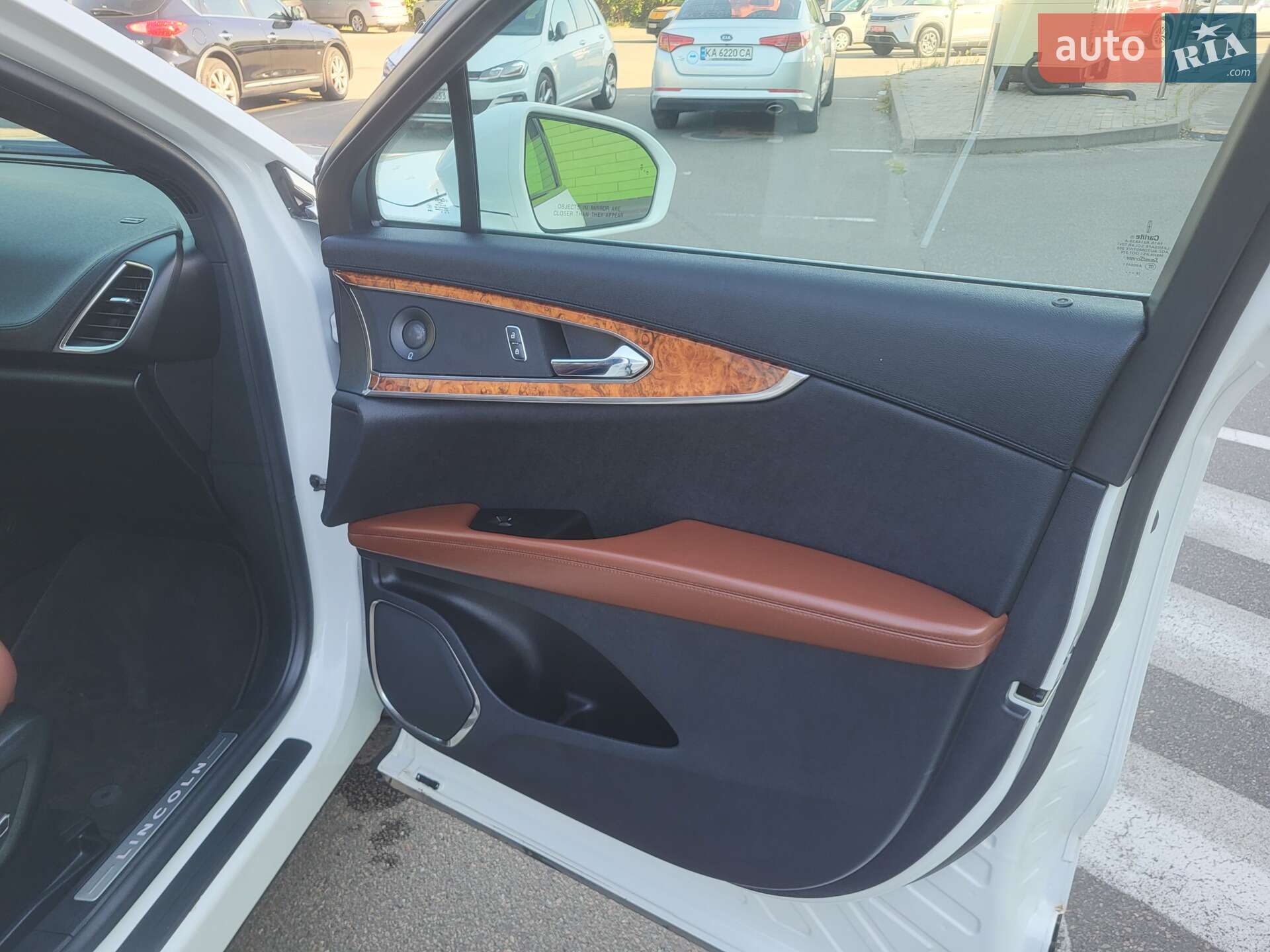 Lincoln Nautilus 2019 VIN 2LMPJ6K98LBL04383 фото оголошення 11 з 45