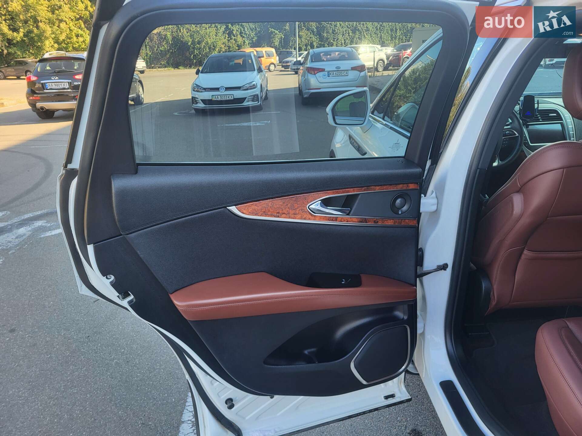 Lincoln Nautilus 2019 VIN 2LMPJ6K98LBL04383 фото оголошення 17 з 45