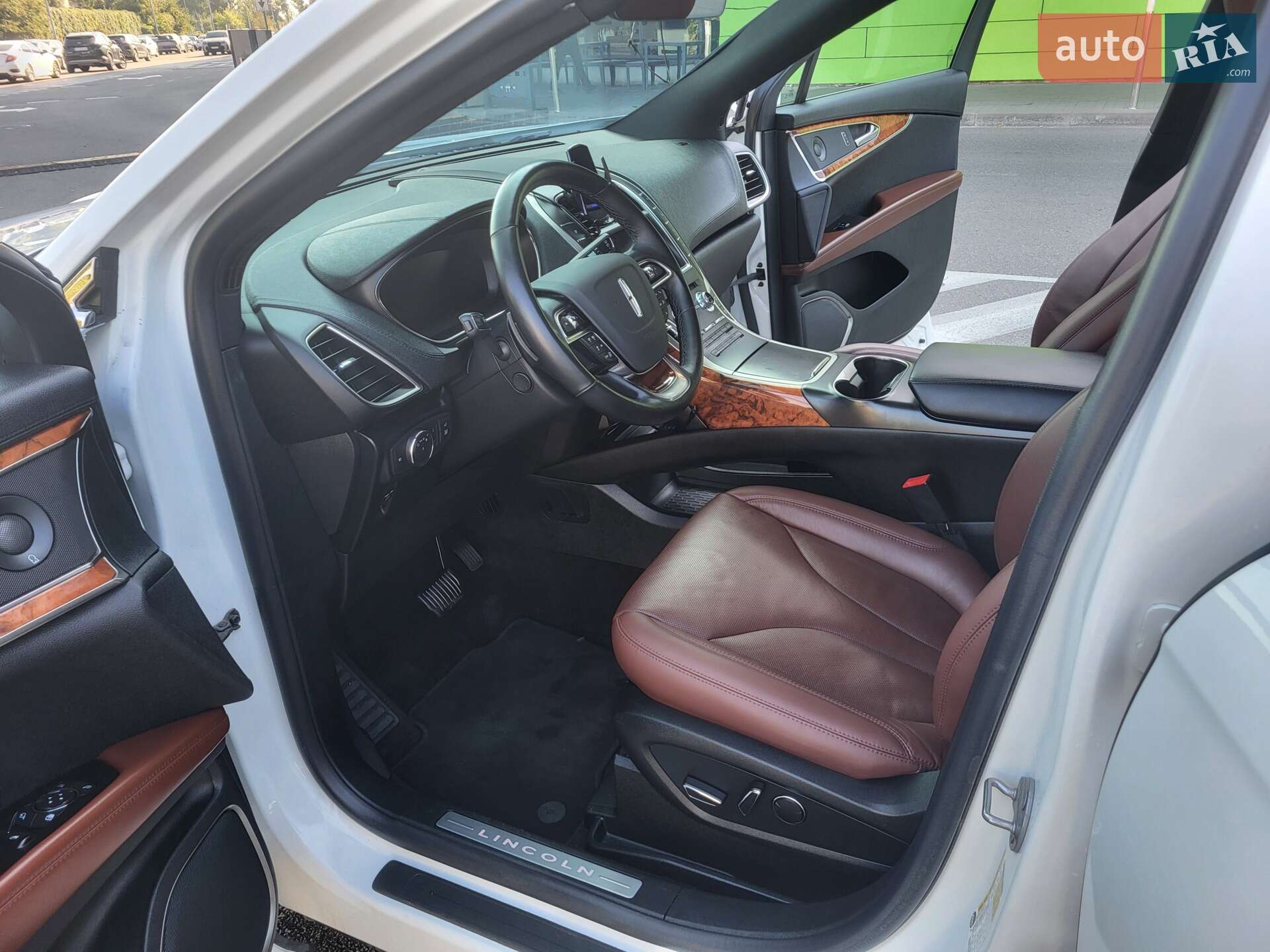 Lincoln Nautilus 2019 VIN 2LMPJ6K98LBL04383 фото оголошення 19 з 45