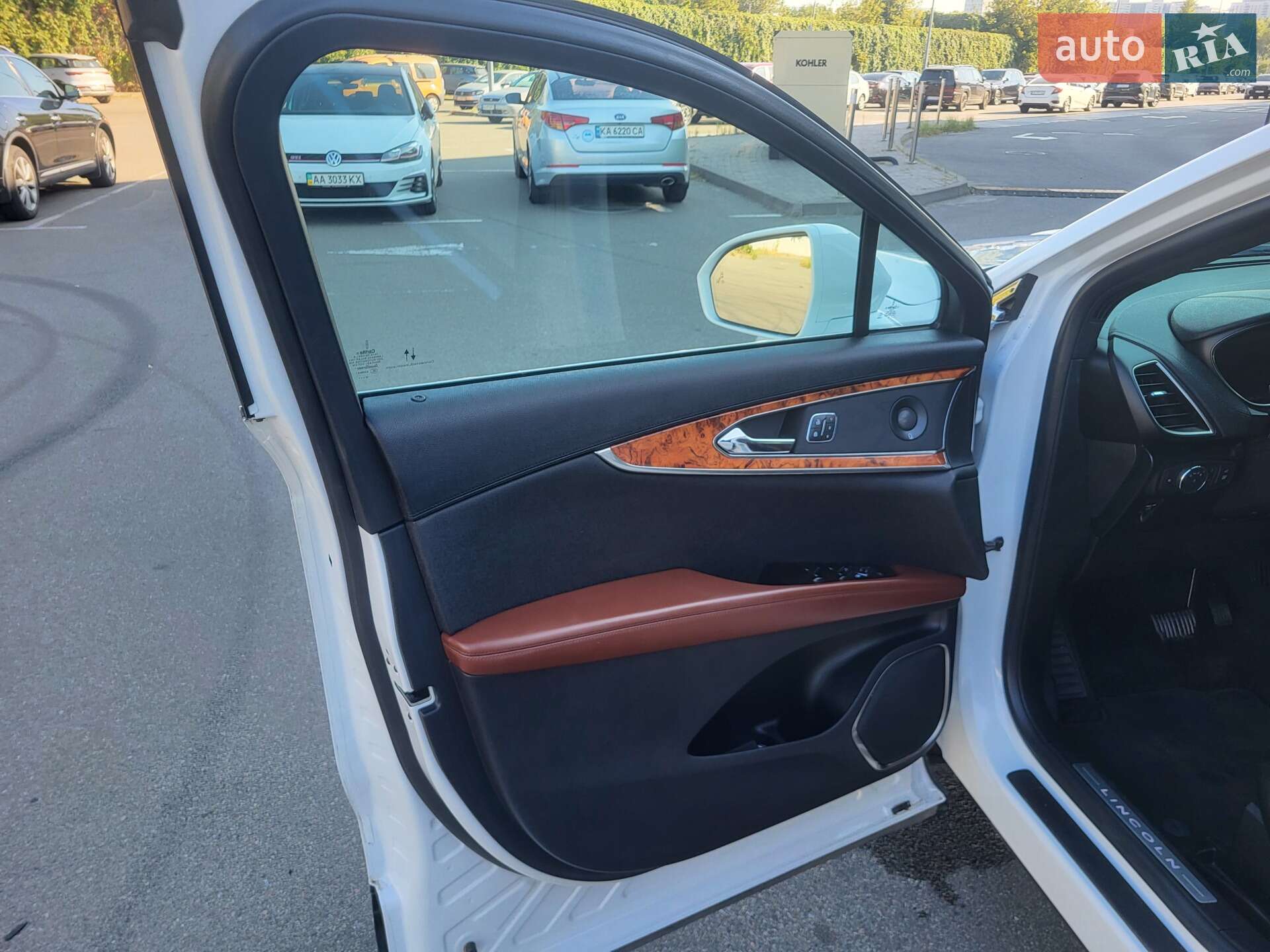 Lincoln Nautilus 2019 VIN 2LMPJ6K98LBL04383 фото оголошення 20 з 45