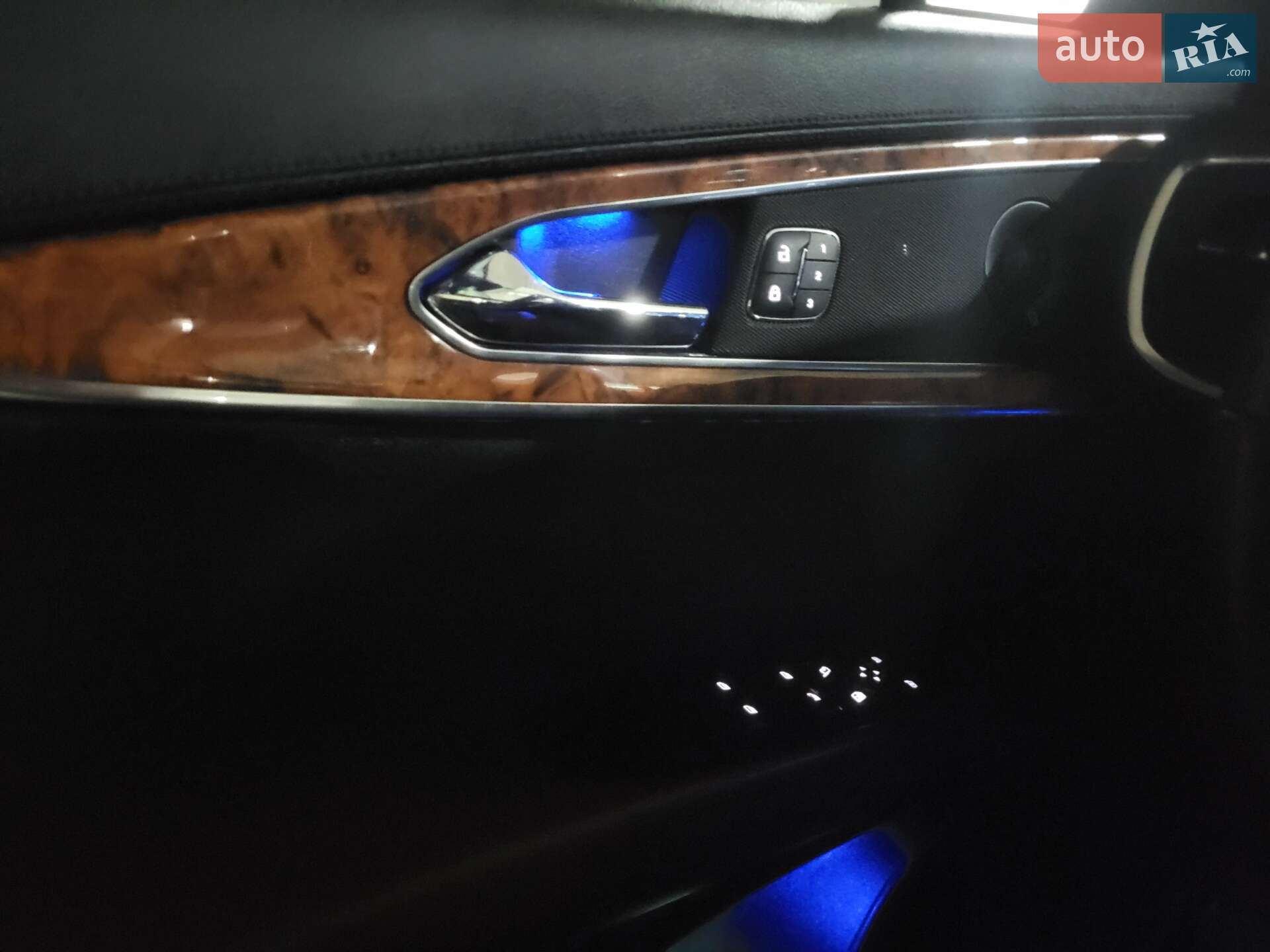 Lincoln Nautilus 2019 VIN 2LMPJ6K98LBL04383 фото оголошення 45 з 45