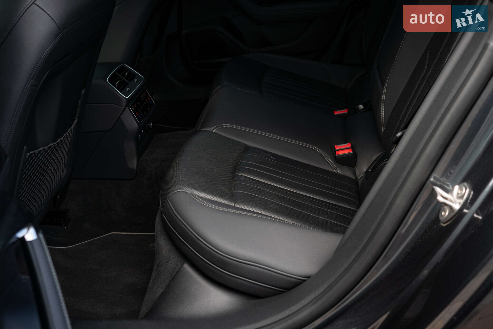 Audi A7 Sportback 2018 VIN WAUV2AF23KN065880 фото оголошення 38 з 39