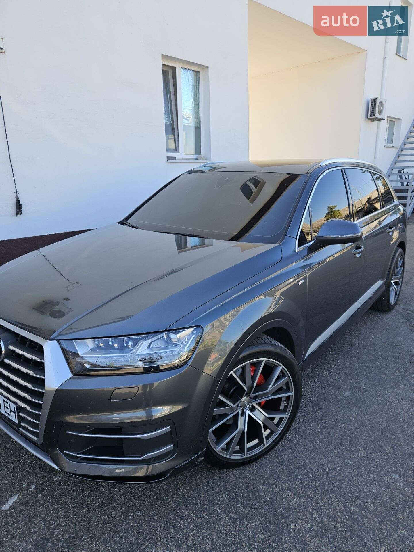 Audi Q7 2018 VIN WAUZZZ4M2KD000718 фото оголошення 2 з 23