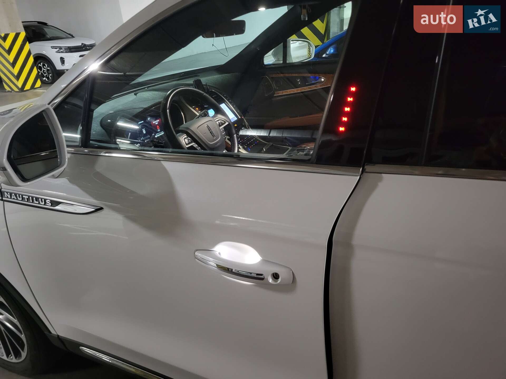 Lincoln Nautilus 2019 VIN 2LMPJ6K98LBL04383 фото оголошення 50 з 71