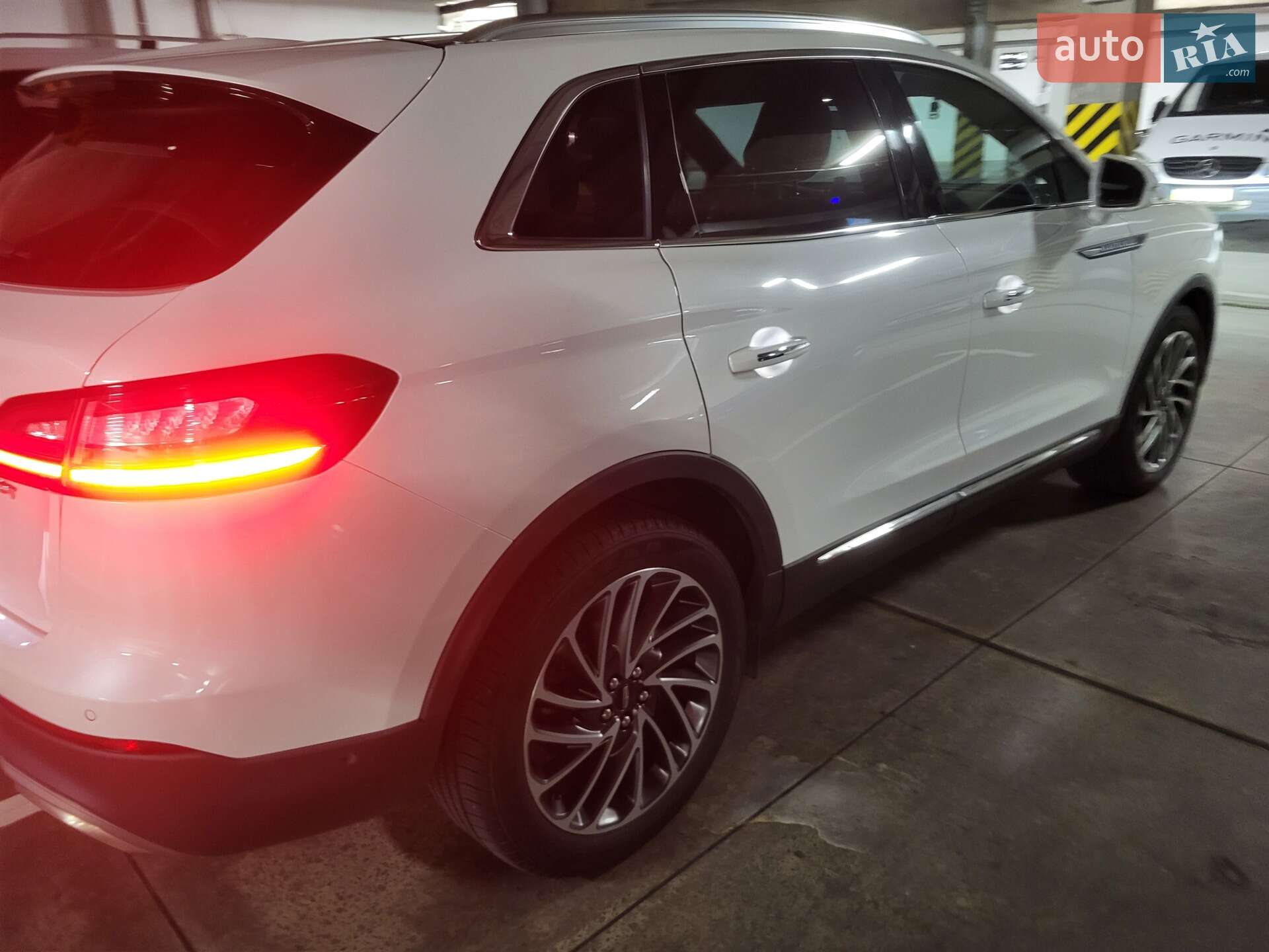 Lincoln Nautilus 2019 VIN 2LMPJ6K98LBL04383 фото оголошення 52 з 71