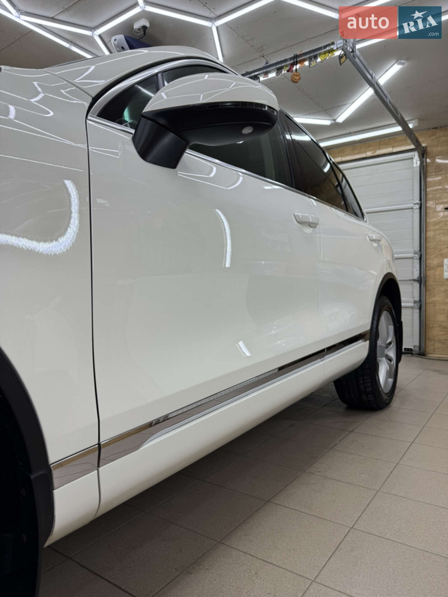 Volkswagen Touareg 2011 VIN WVGFK9BP4CD001020 фото оголошення 2 з 41