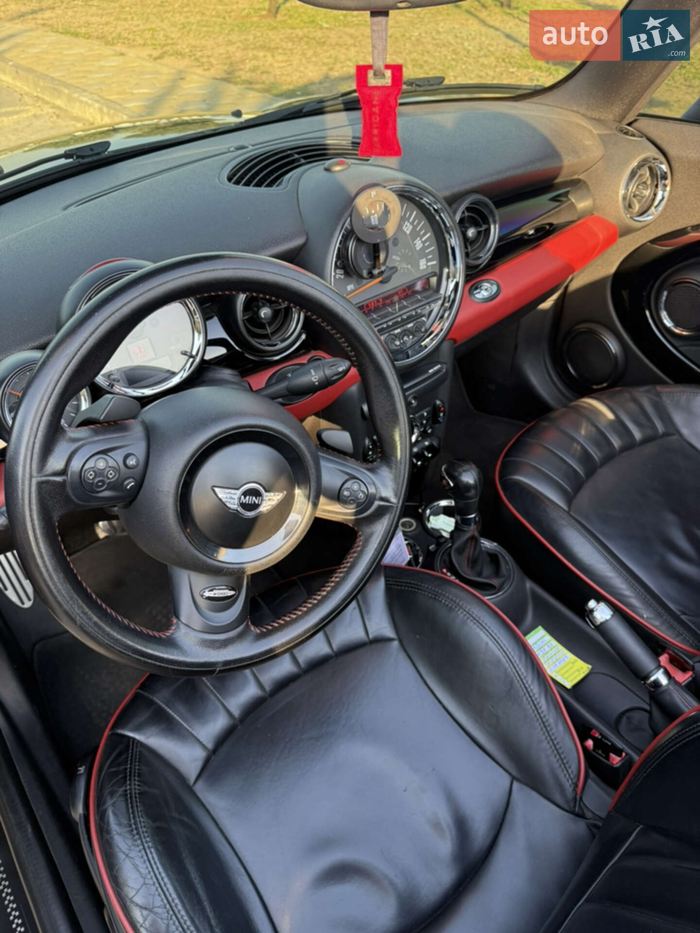 Mini Convertible 2015 VIN WMWZP3C50F2A91604 фото оголошення 13 з 22