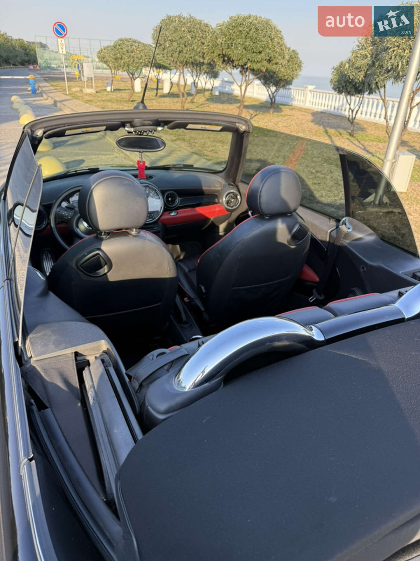 Mini Convertible 2015 VIN WMWZP3C50F2A91604 фото оголошення 19 з 22