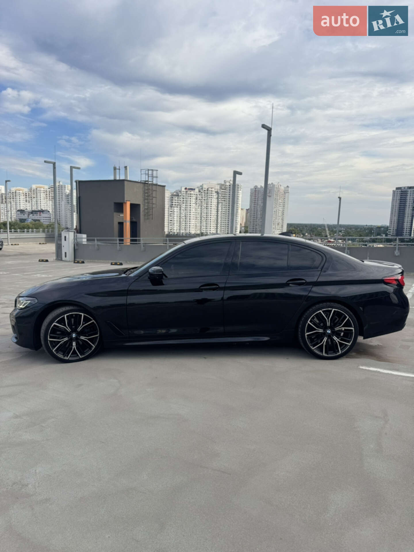 BMW 5 Series 2021 VIN WBA13BK0XMCG90283 фото оголошення 4 з 54