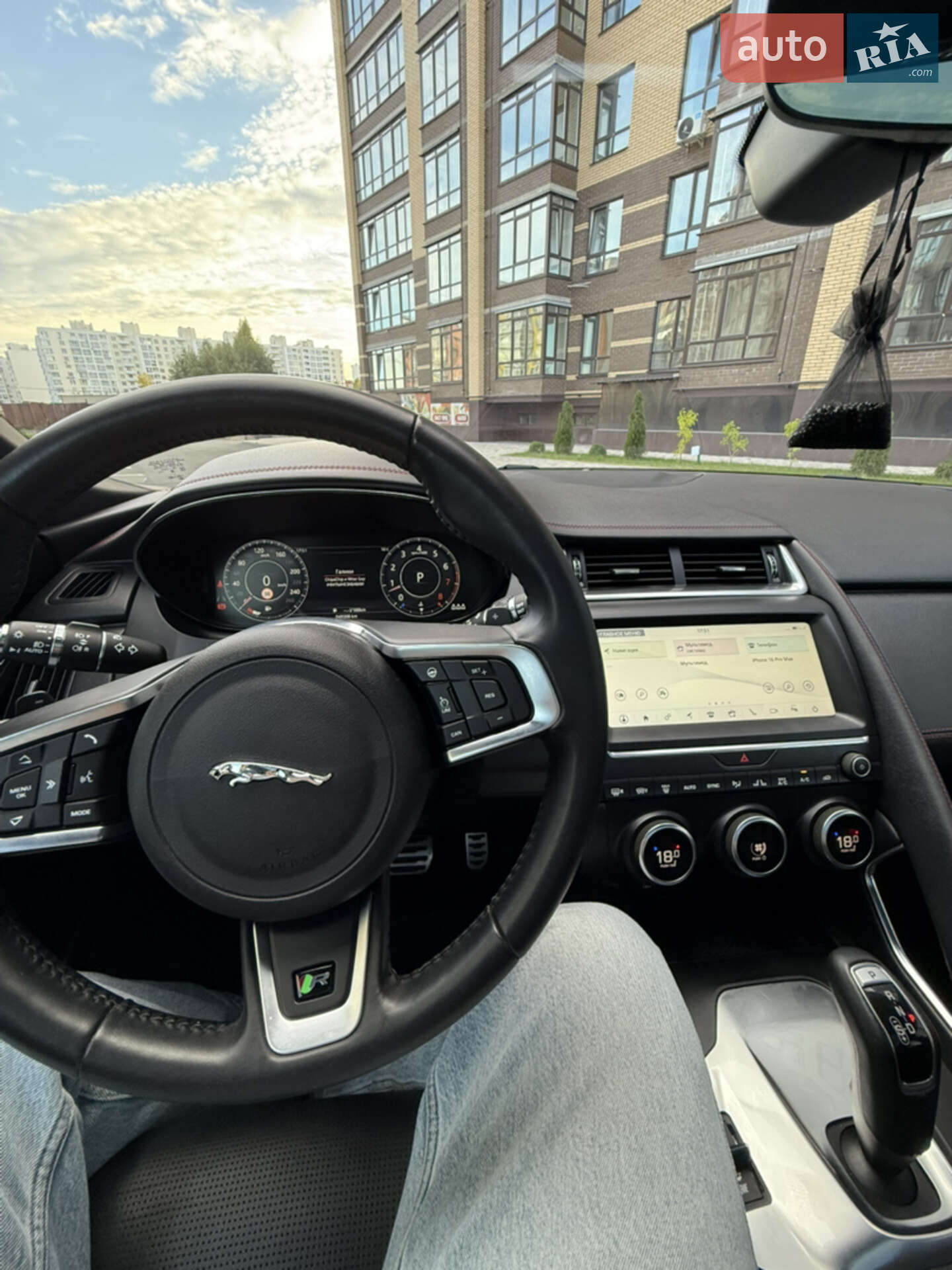 Jaguar E-Pace 2019 VIN SADF12FX2L1Z79000 фото оголошення 12 з 32