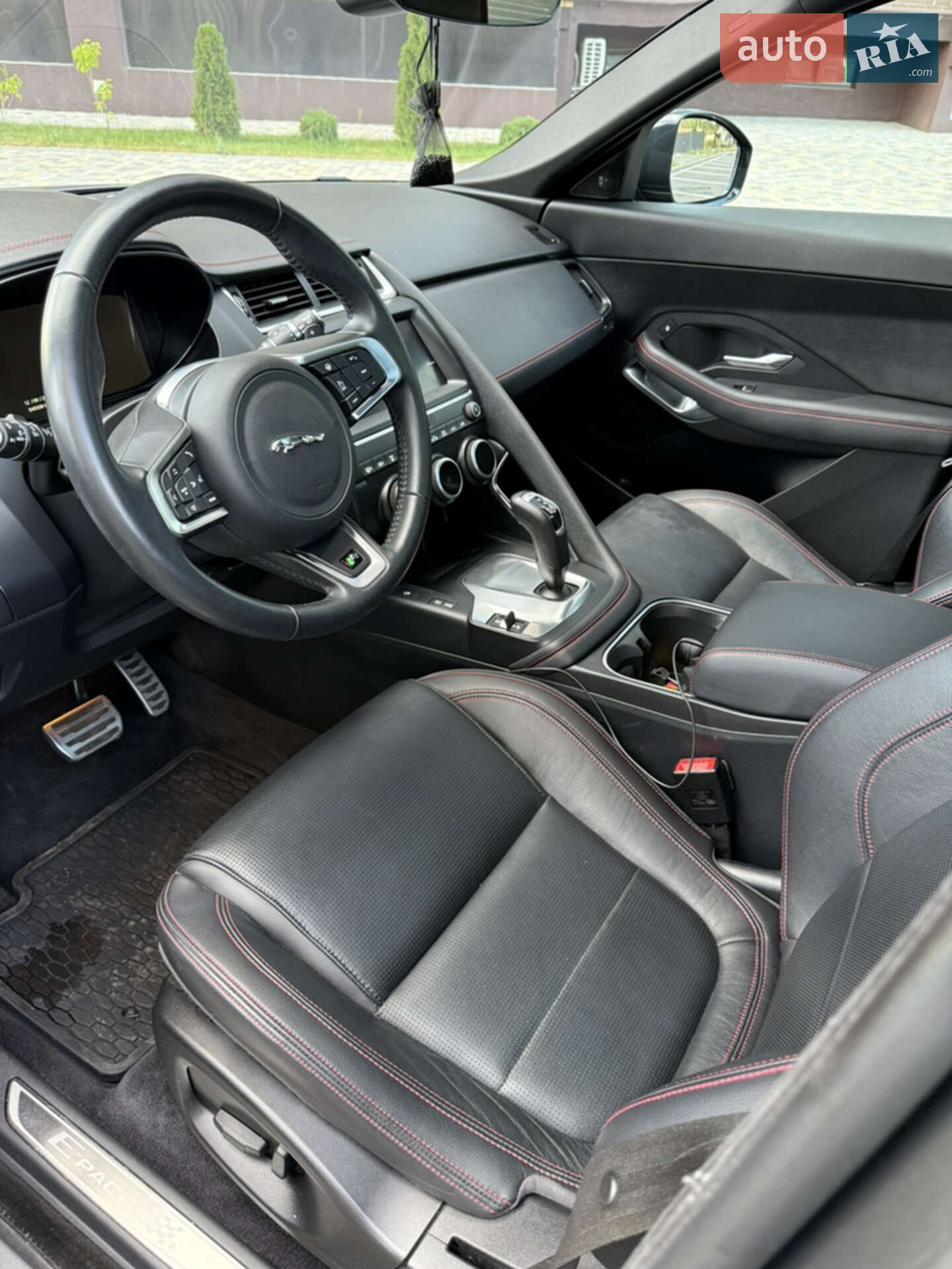 Jaguar E-Pace 2019 VIN SADF12FX2L1Z79000 фото оголошення 18 з 32
