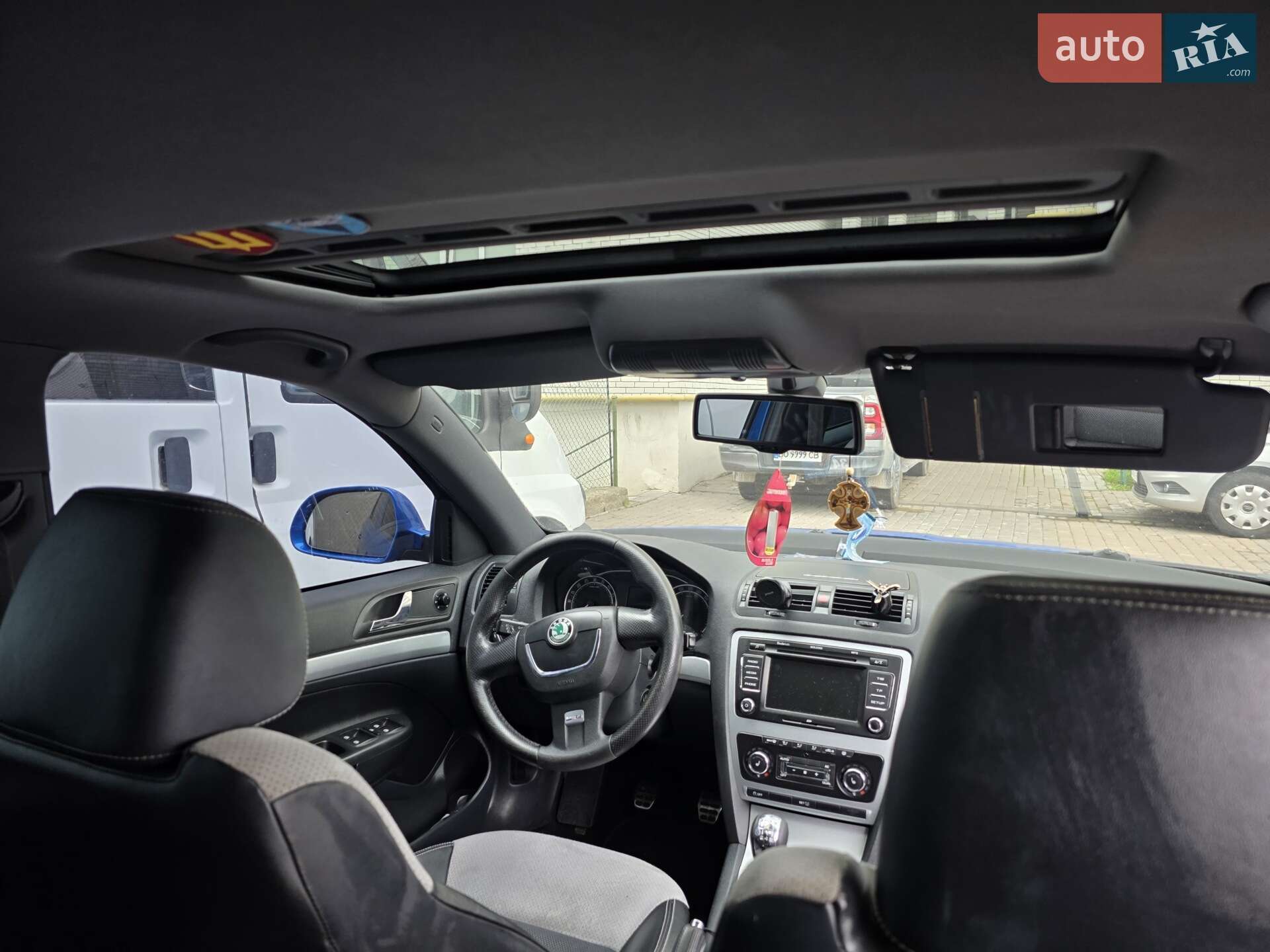 Skoda Octavia 2010 VIN TMBUH61Z2B2022714 фото оголошення 2 з 9