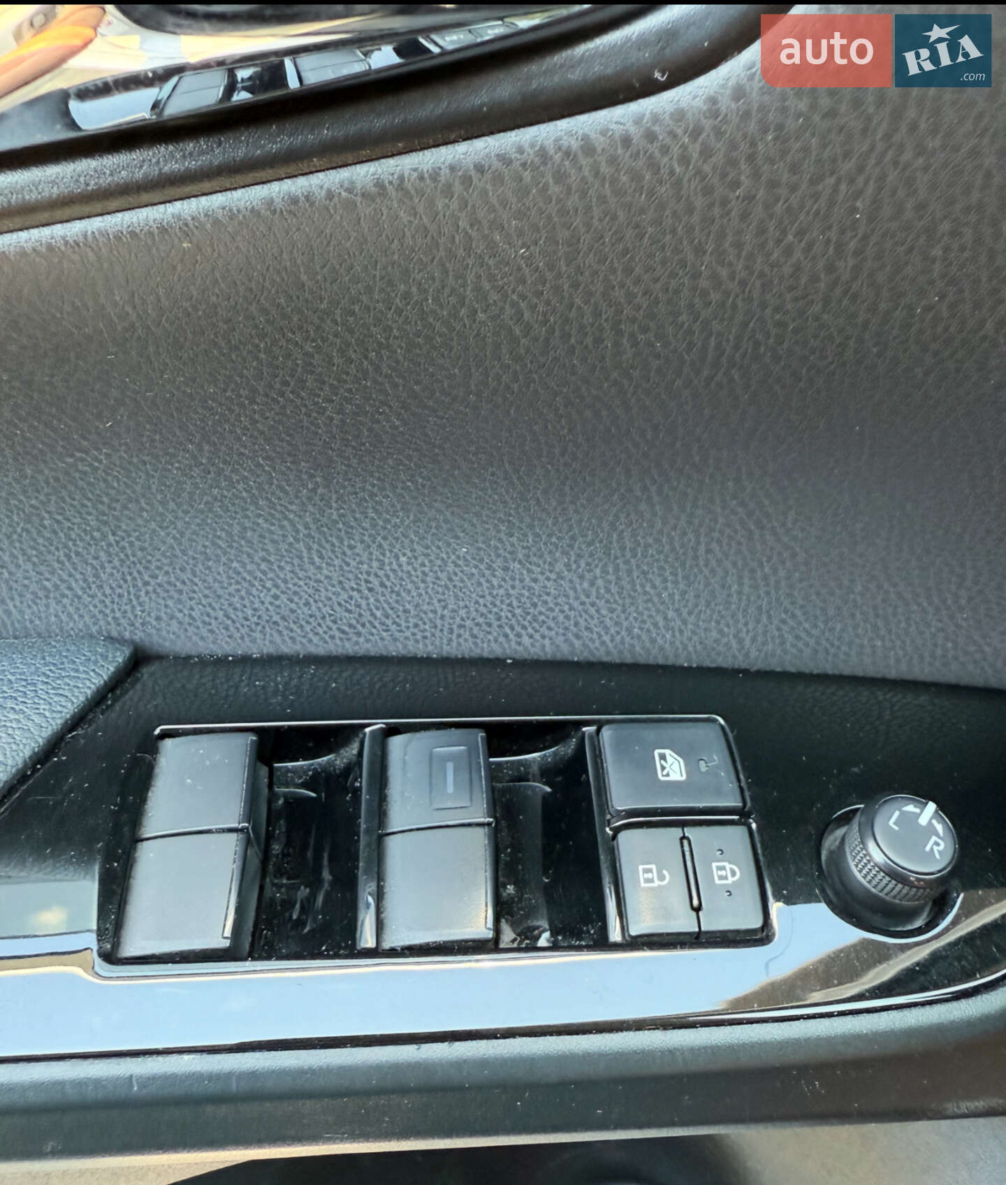 Toyota Prius Prime 2021 VIN JTDKAMFP3M3184176 фото оголошення 5 з 9
