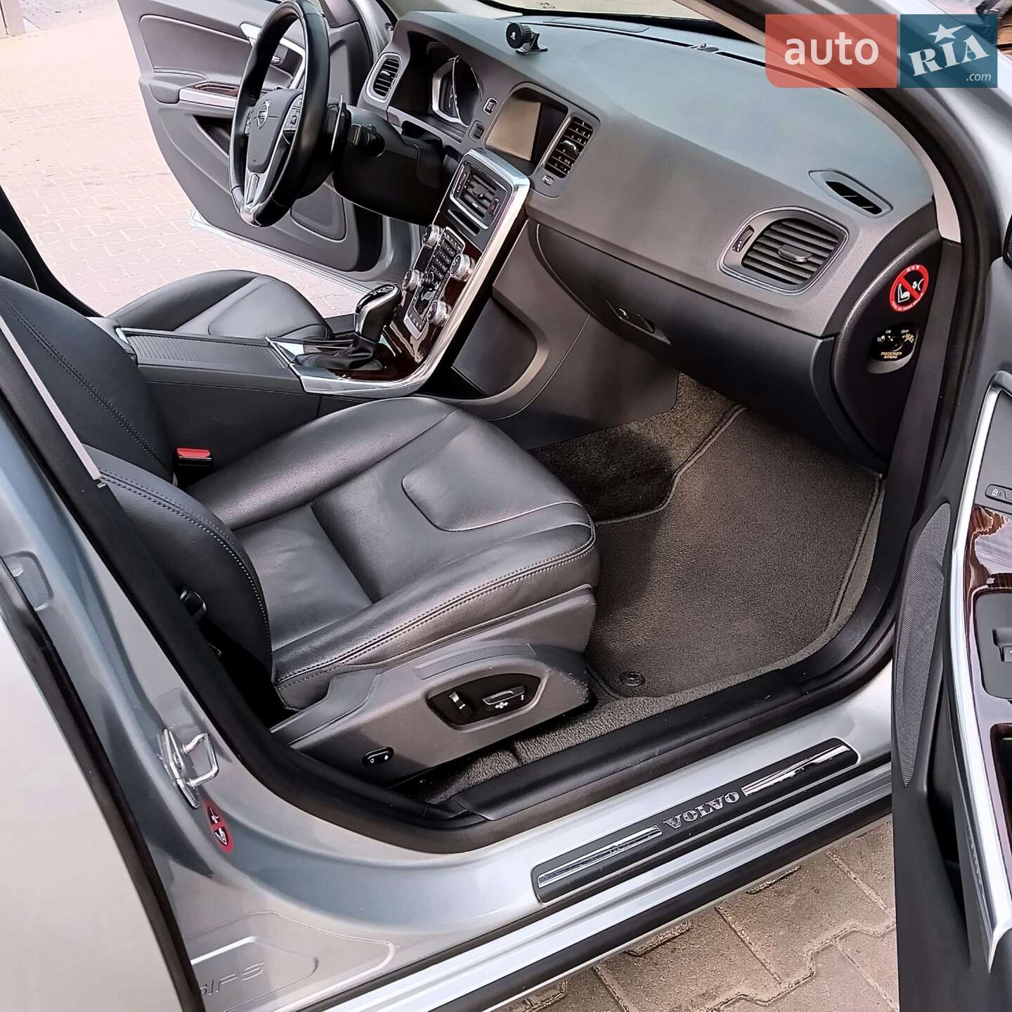 Volvo S60 2017 VIN YV1FSA8BDH2436217 фото оголошення 19 з 21