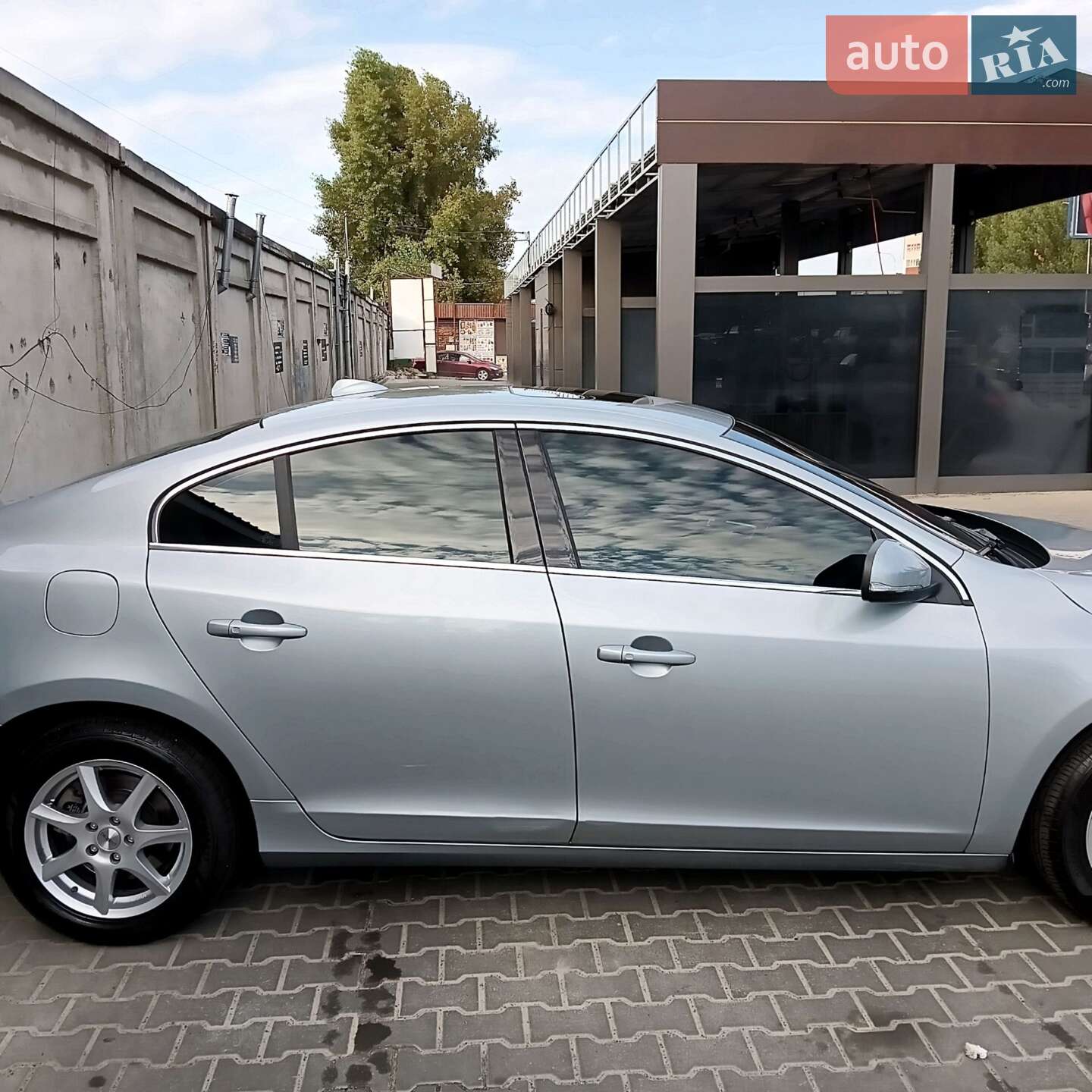 Volvo S60 2017 VIN YV1FSA8BDH2436217 фото оголошення 4 з 21