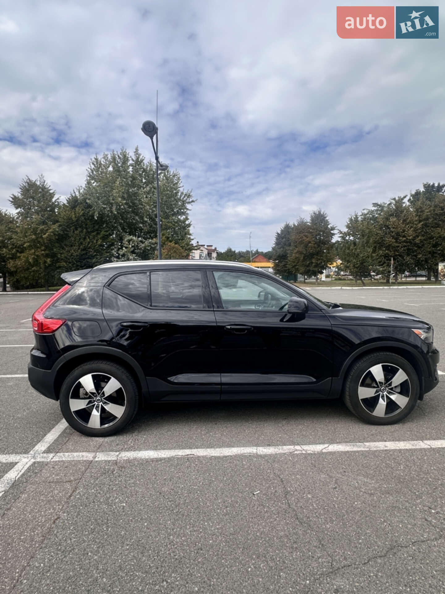 Volvo XC40 2021 VIN YV4162UK5M2570805 фото оголошення 4 з 29