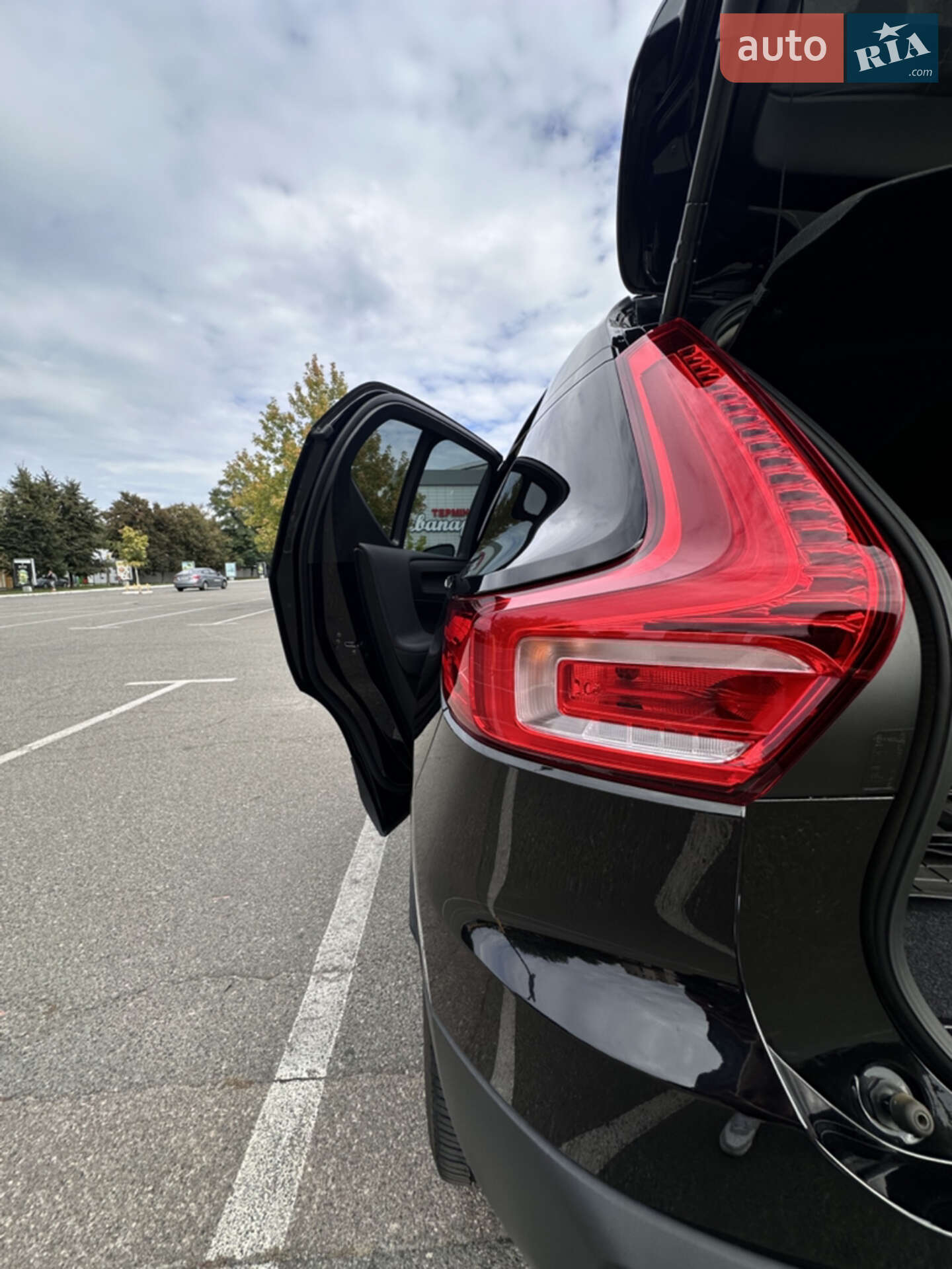 Volvo XC40 2021 VIN YV4162UK5M2570805 фото оголошення 16 з 29