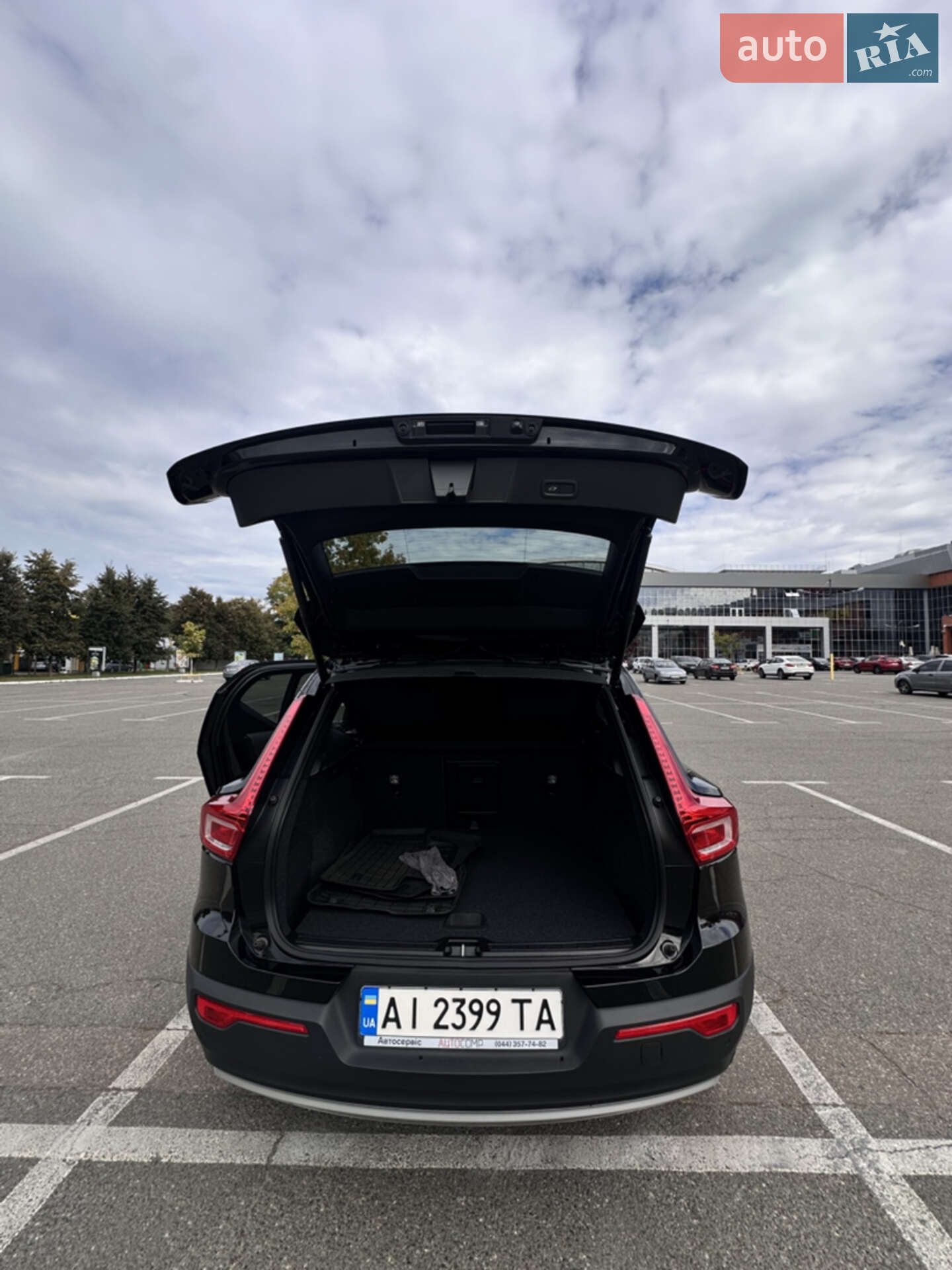 Volvo XC40 2021 VIN YV4162UK5M2570805 фото оголошення 17 з 29