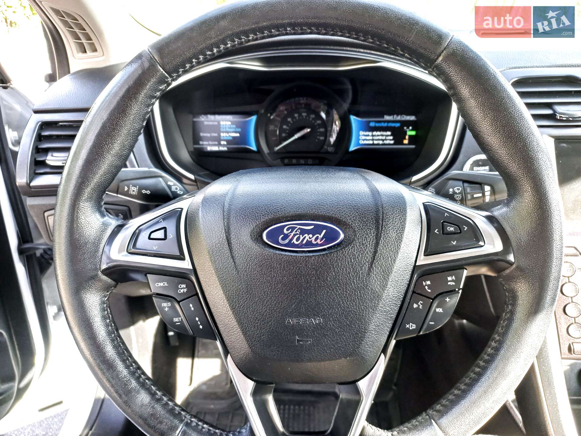 Ford Fusion 2019 VIN 3FA6P0SU0KR191949 фото оголошення 23 з 39