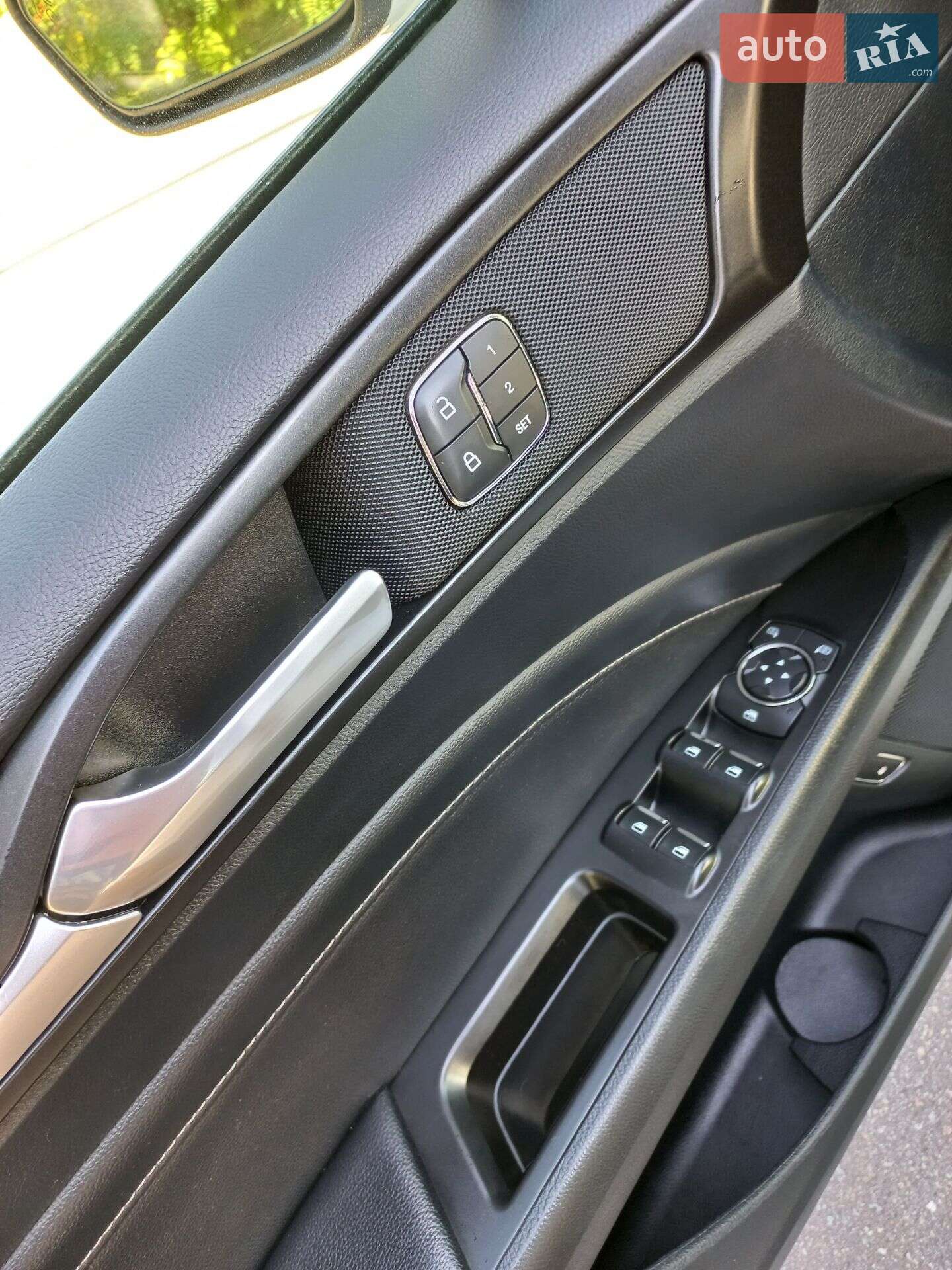Ford Fusion 2019 VIN 3FA6P0SU0KR191949 фото оголошення 18 з 39