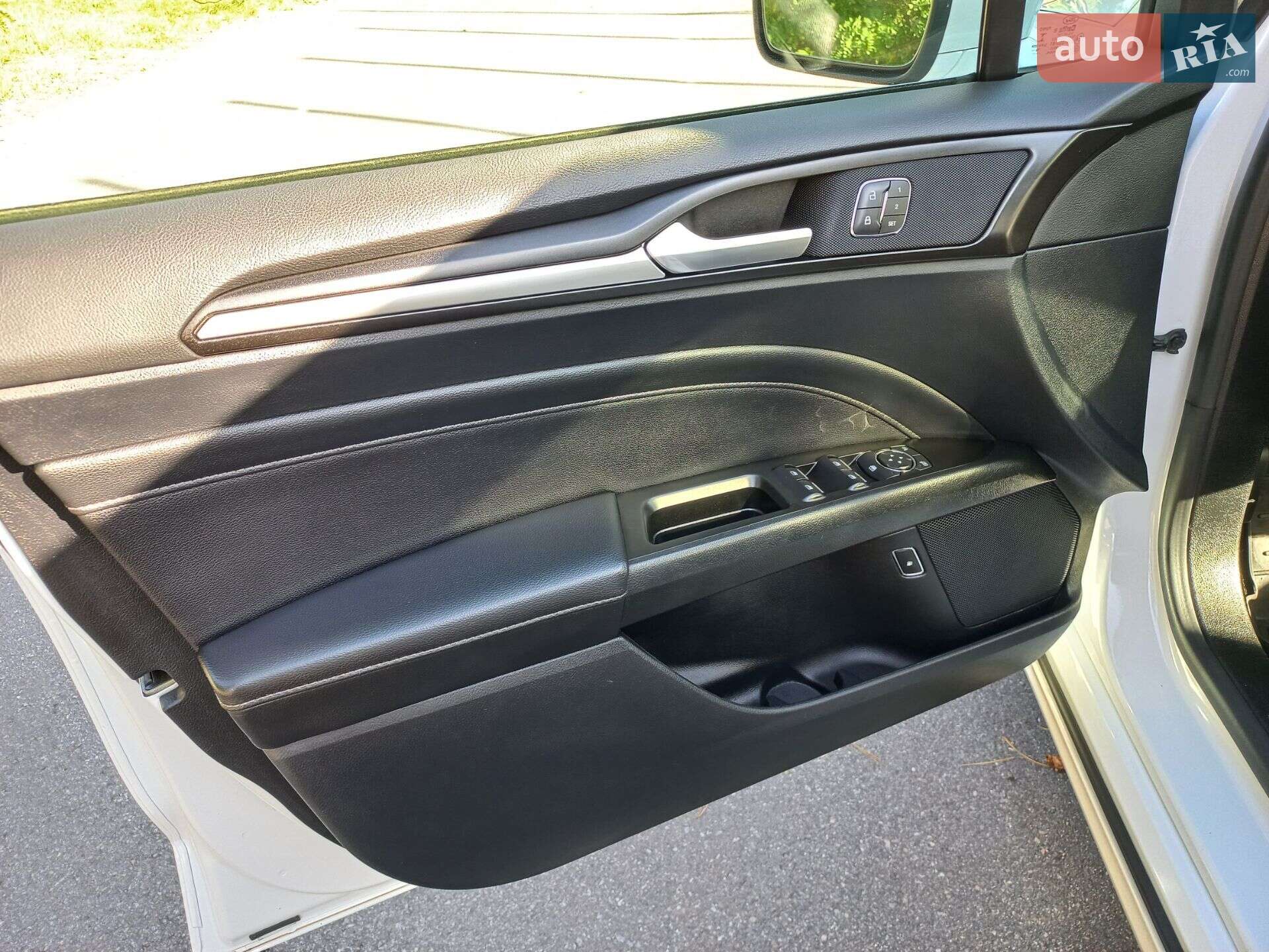 Ford Fusion 2019 VIN 3FA6P0SU0KR191949 фото оголошення 28 з 39